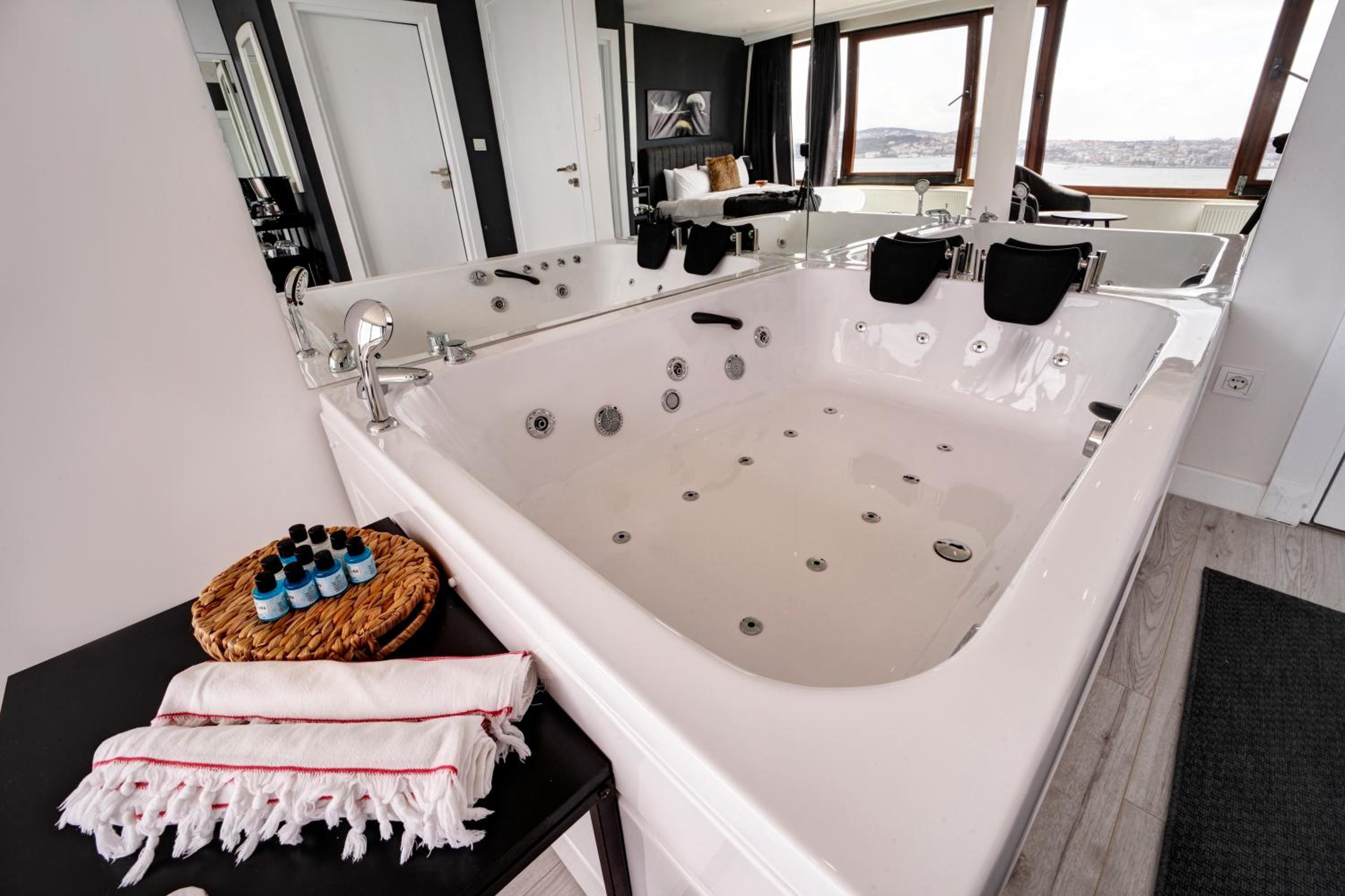 King Room With Spa Bath photo 2