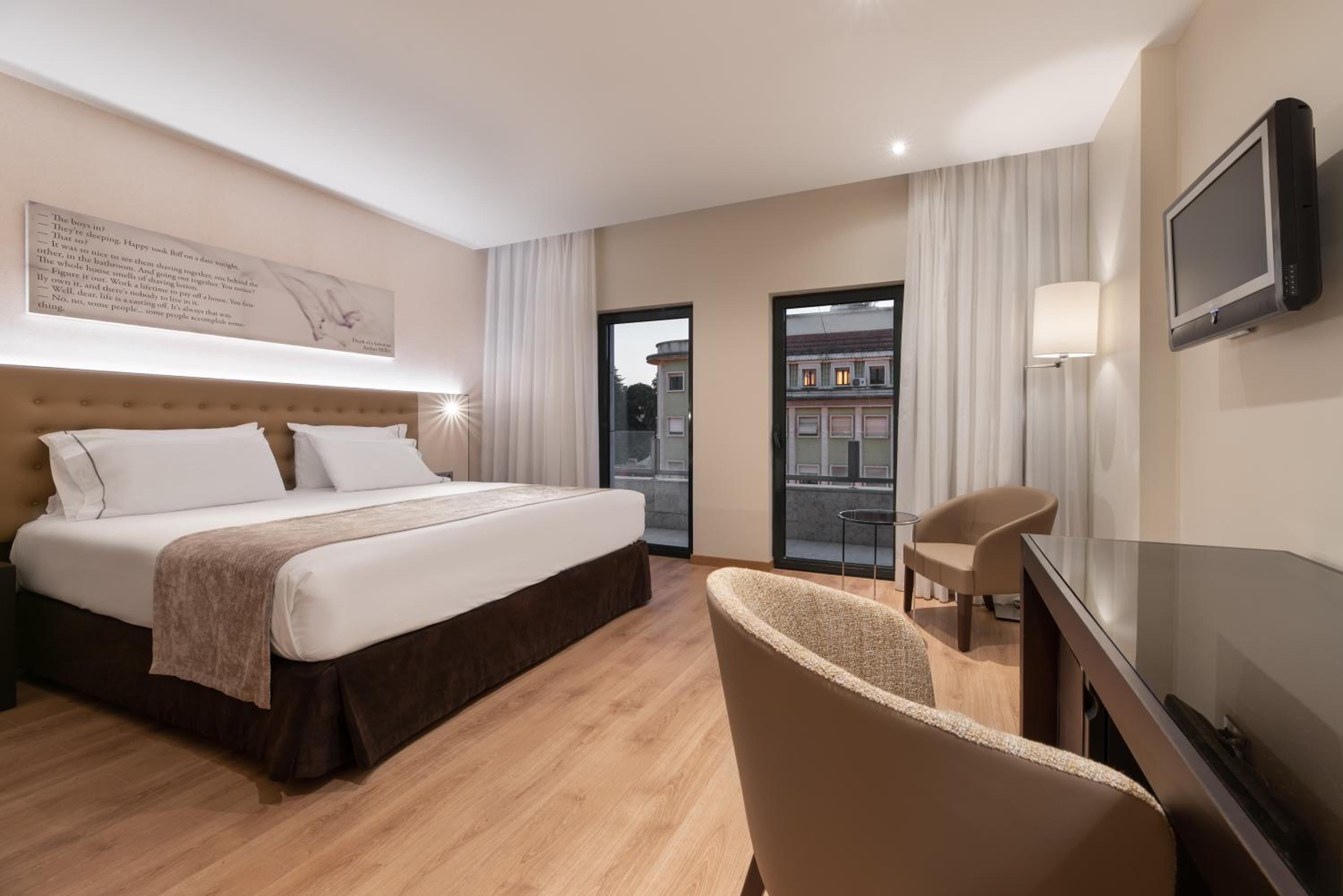 Double or Twin Room - Photo 7