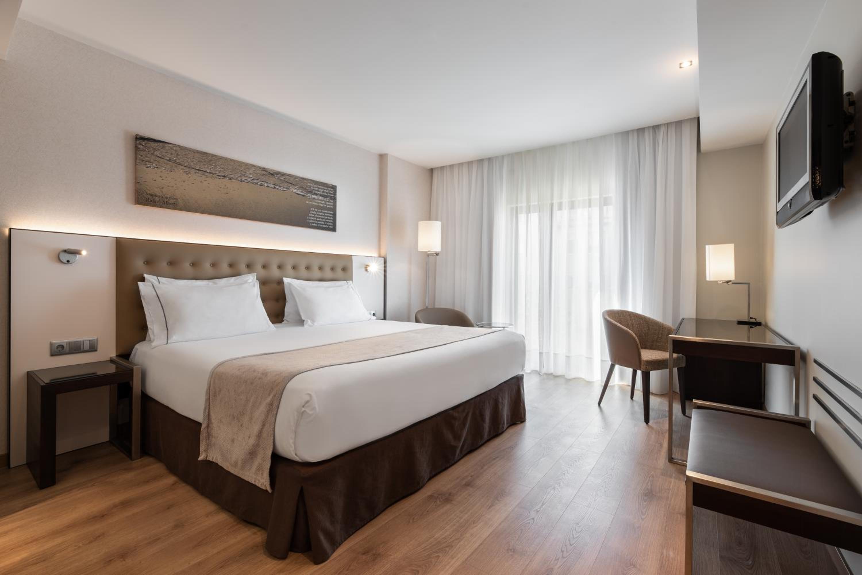 Double or Twin Room - Photo 8