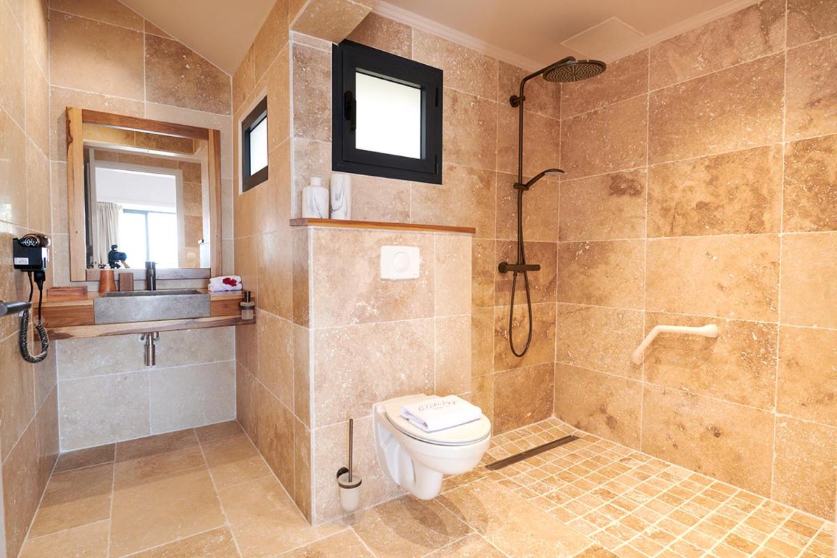 Suite with Sea View - Photo 3