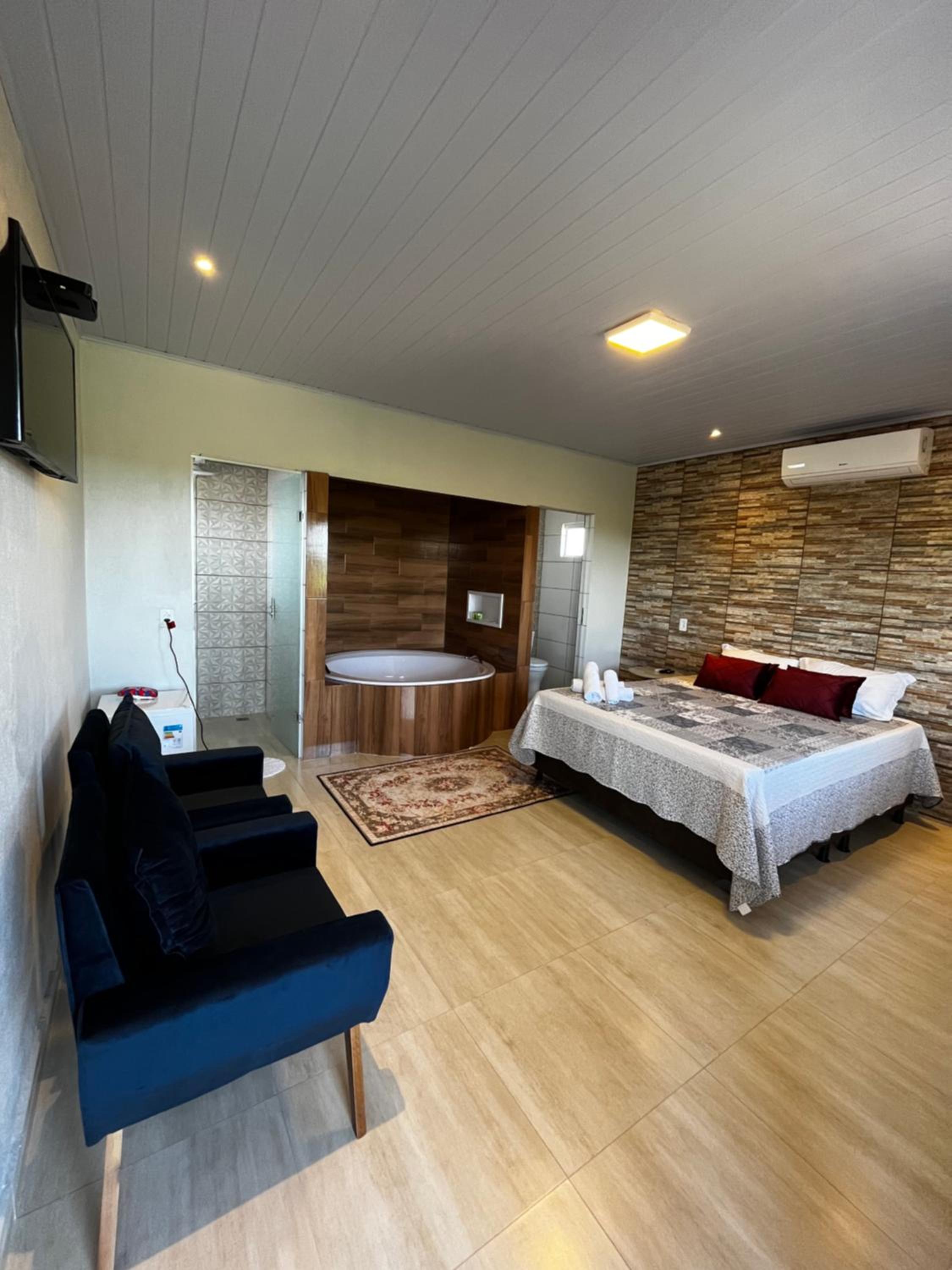 Deluxe Suite with Spa Bath