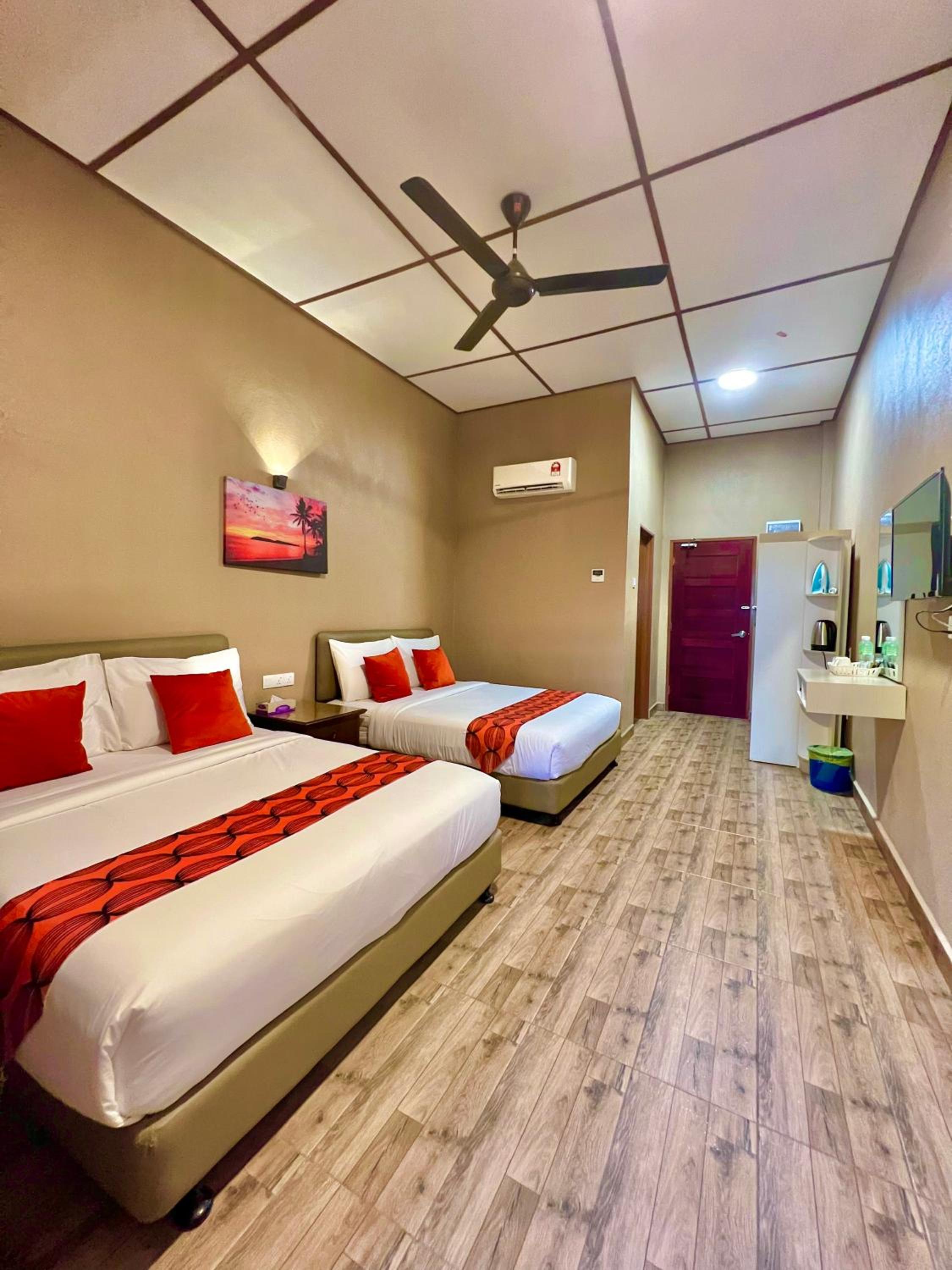 Deluxe Family Room - Photo 2