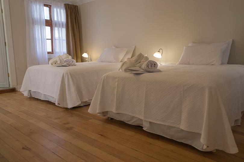 Twin Room with Private Bathroom photo 2