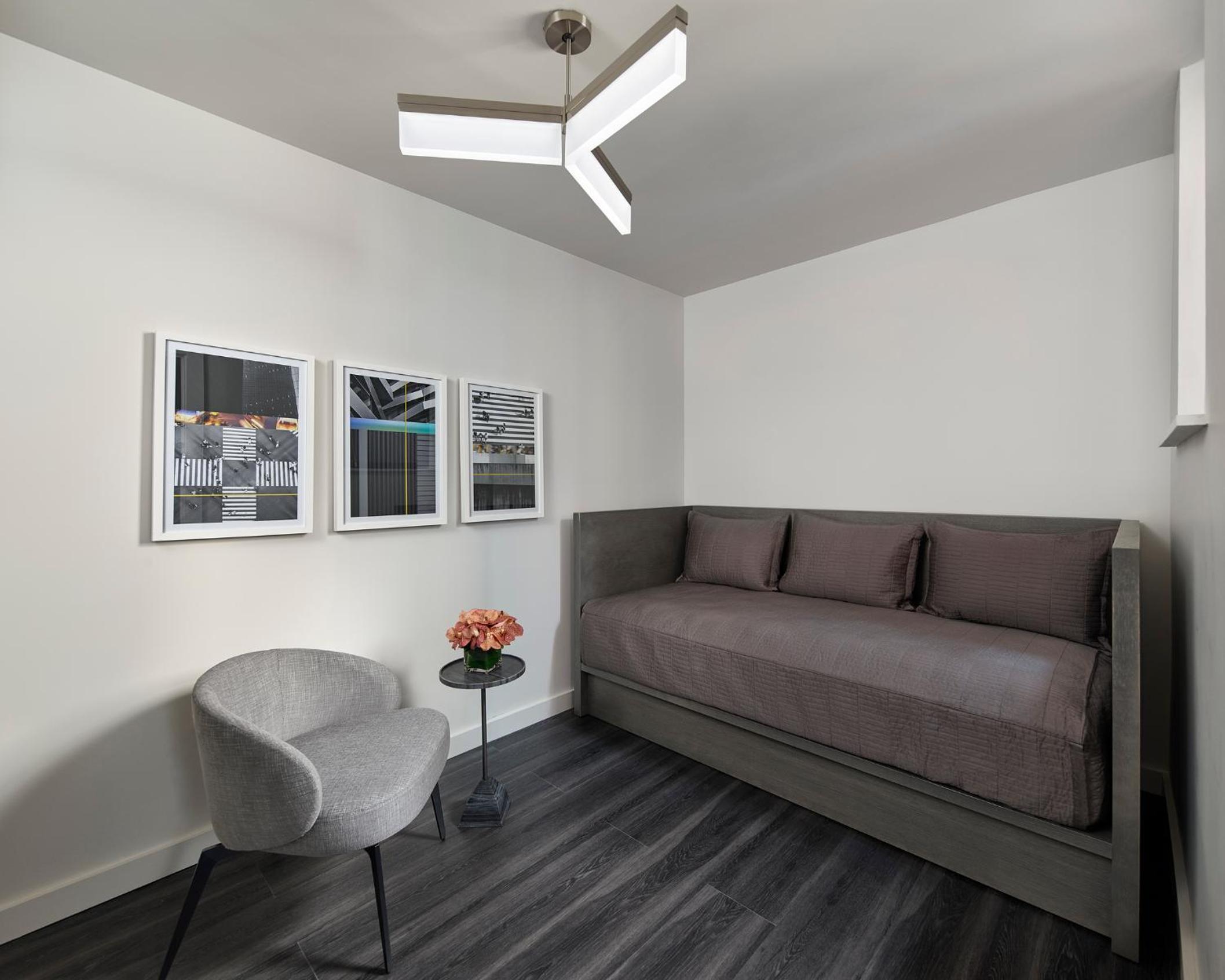 Studio Premium with Den photo 3