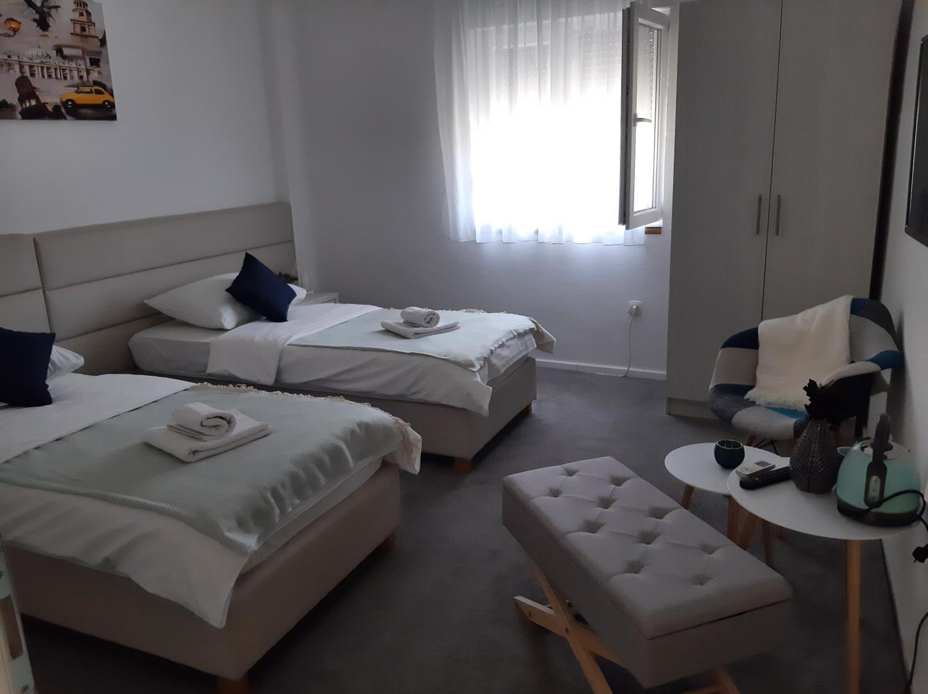 Deluxe Double Room (2 Adults + 1 Child)