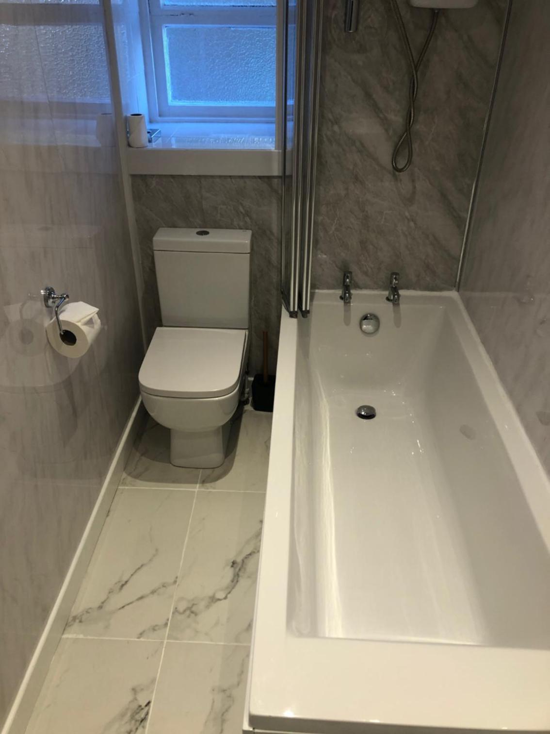 Twin Room with Bathroom photo 3