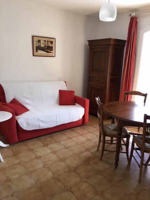Apartment with Terrace photo 2