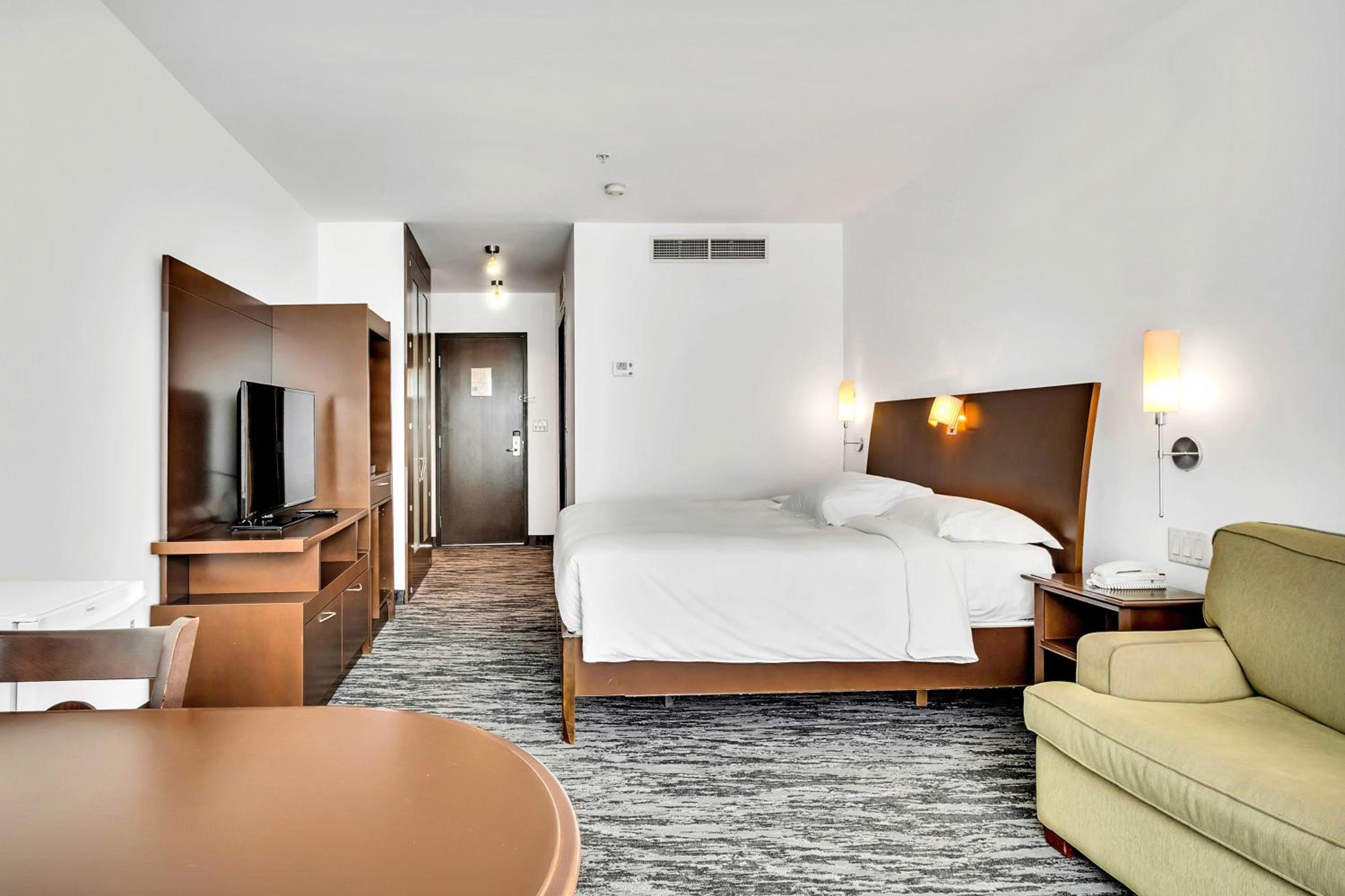 Standard King Room photo 3