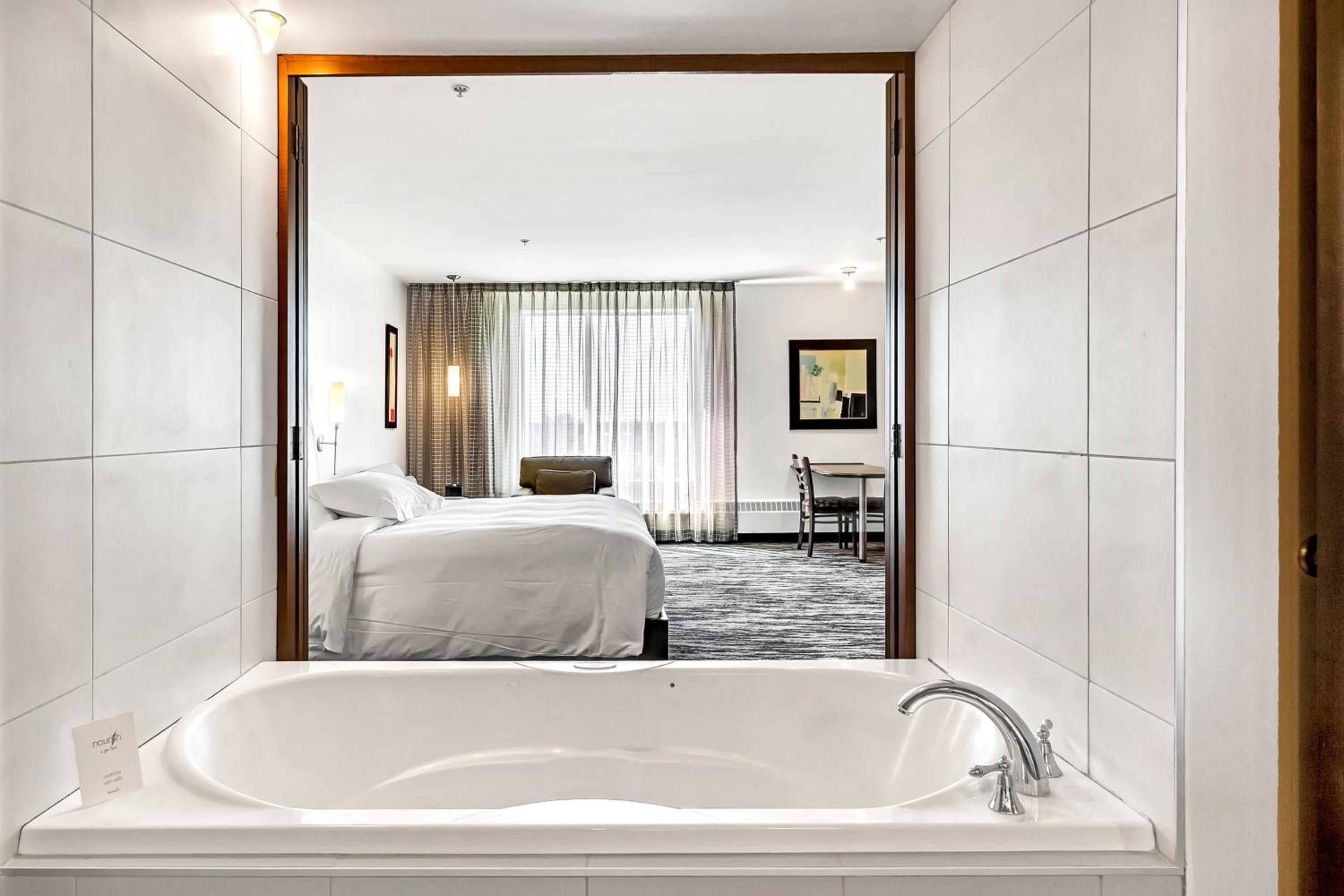 King Room with Whirlpool photo 3