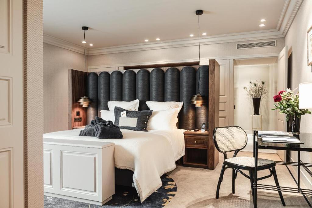 Executive Room (Grand Room Garden View) thumbnail 6