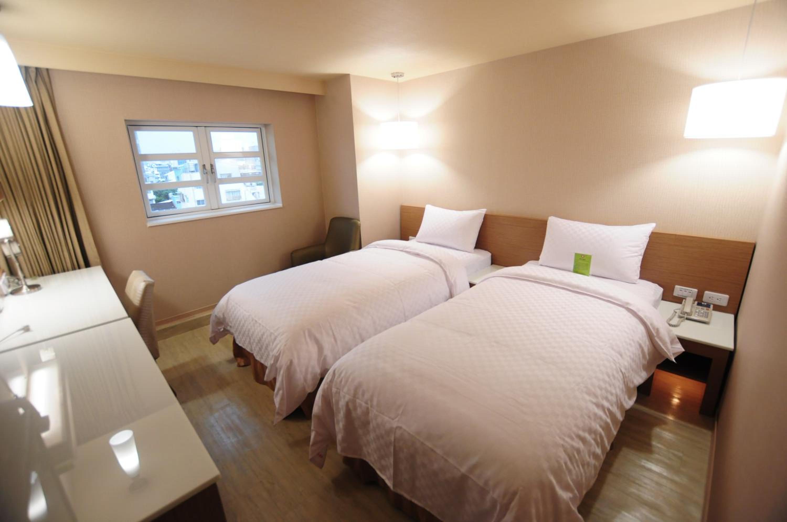 Business Twin Room photo 2