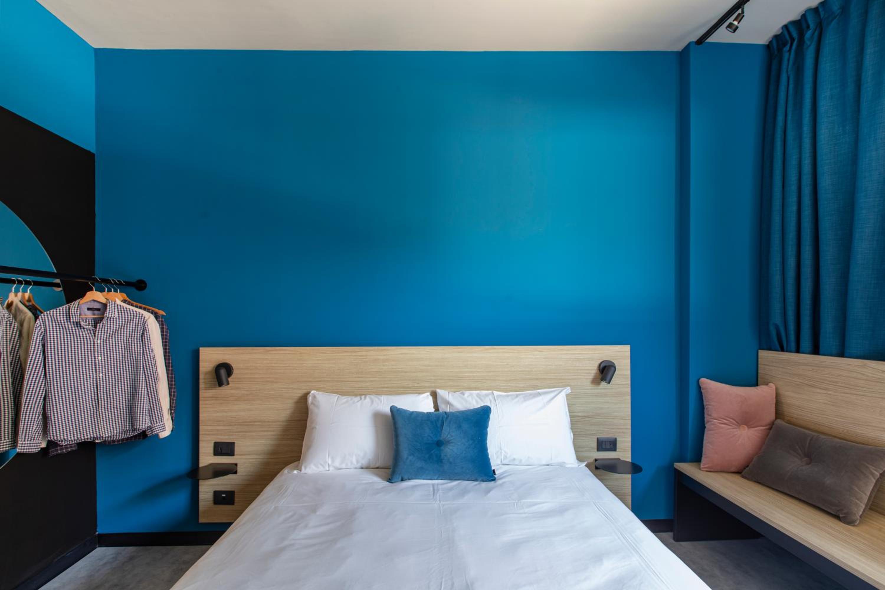 Superior Double Room with Balcony thumbnail 5
