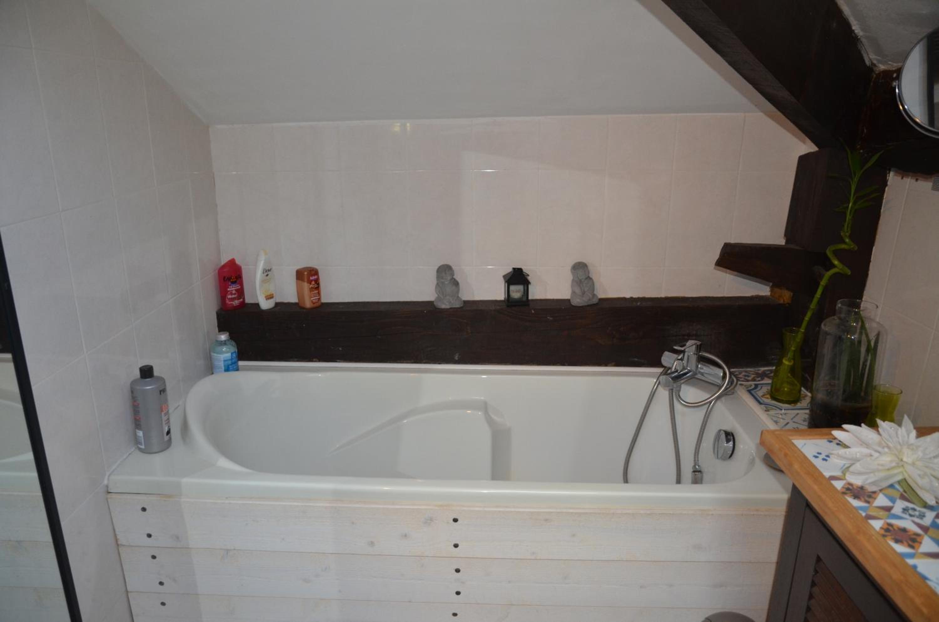 Deluxe Room (2 Adults + 1 Child) - Photo 17