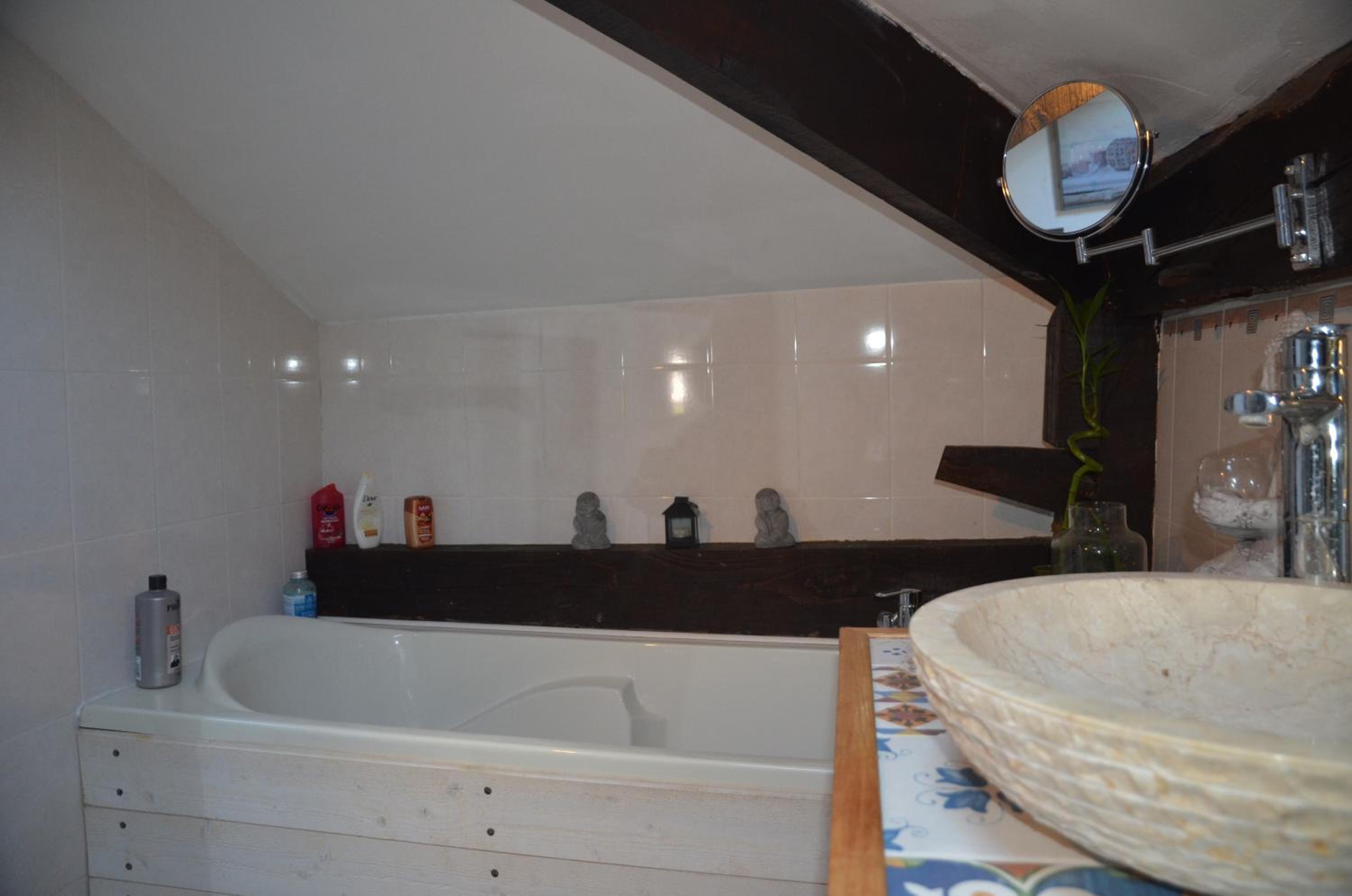 Deluxe Room (2 Adults + 1 Child) - Photo 40