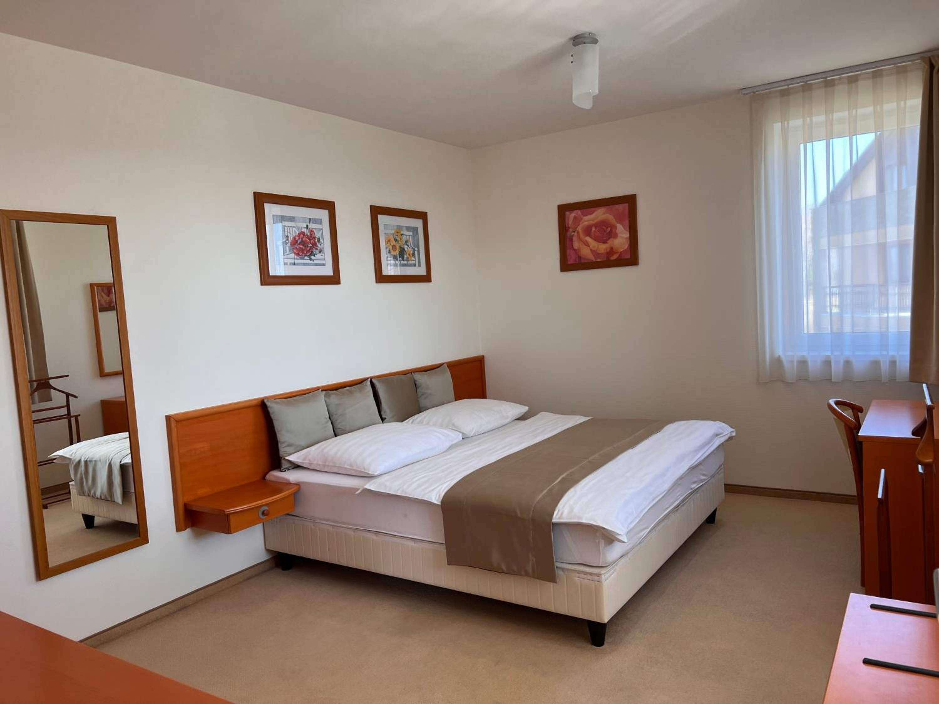 One-Bedroom Apartment photo 2