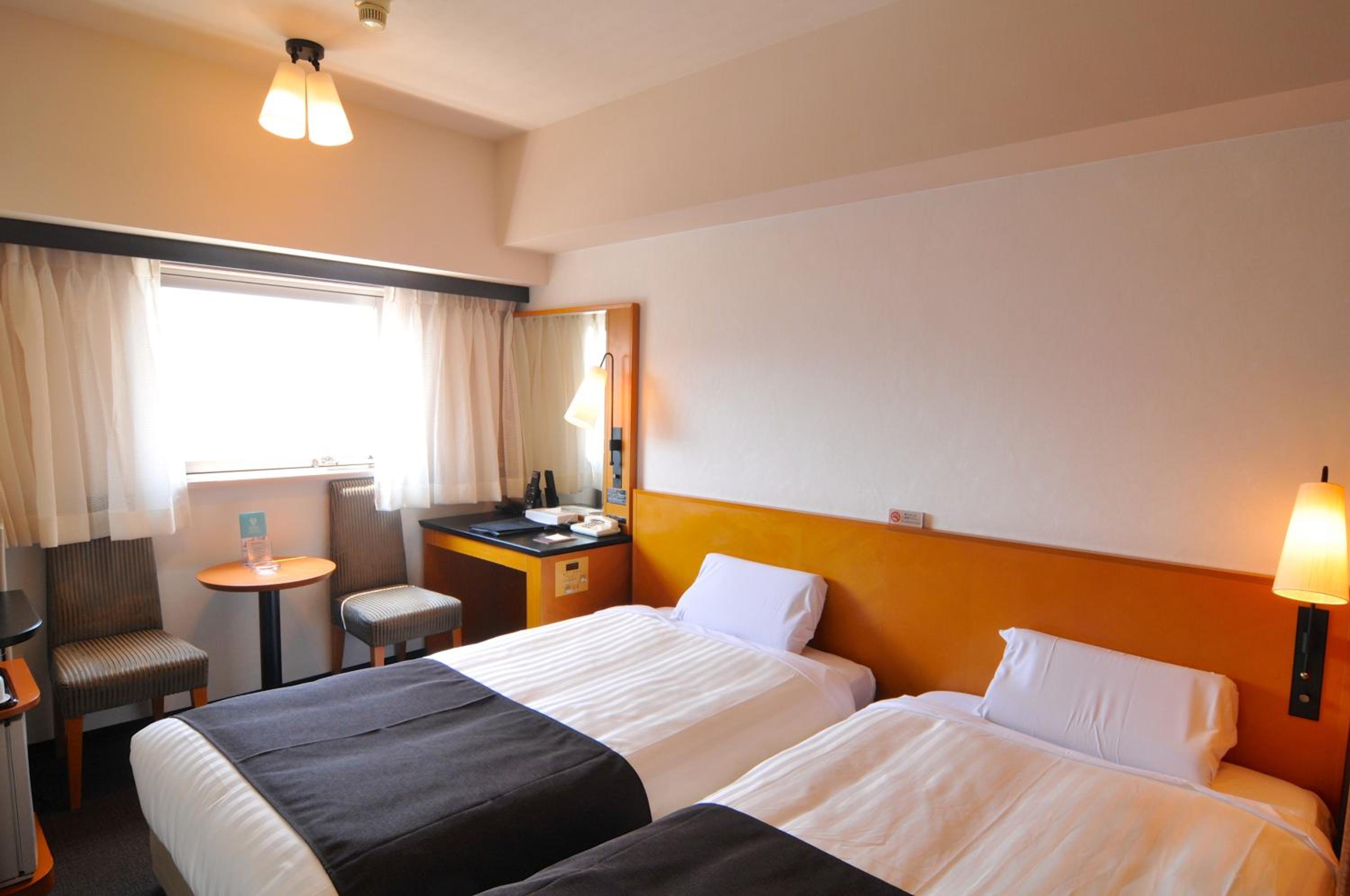 Twin Room - Smoking photo 3