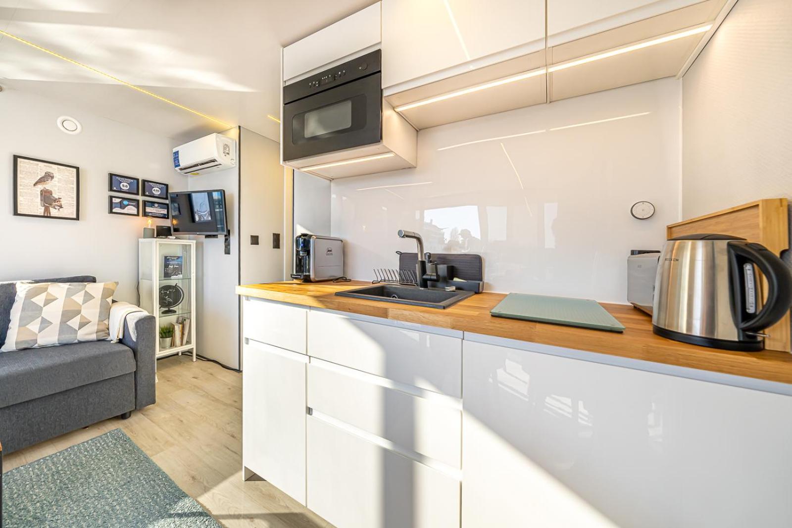 Two Cabin Boat - Photo 11