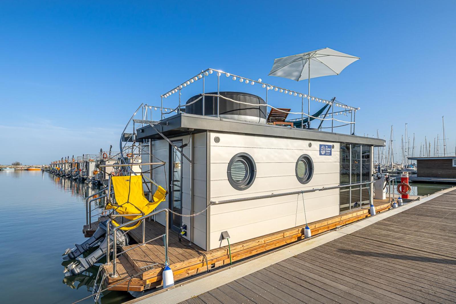 Two Cabin Boat - Photo 30