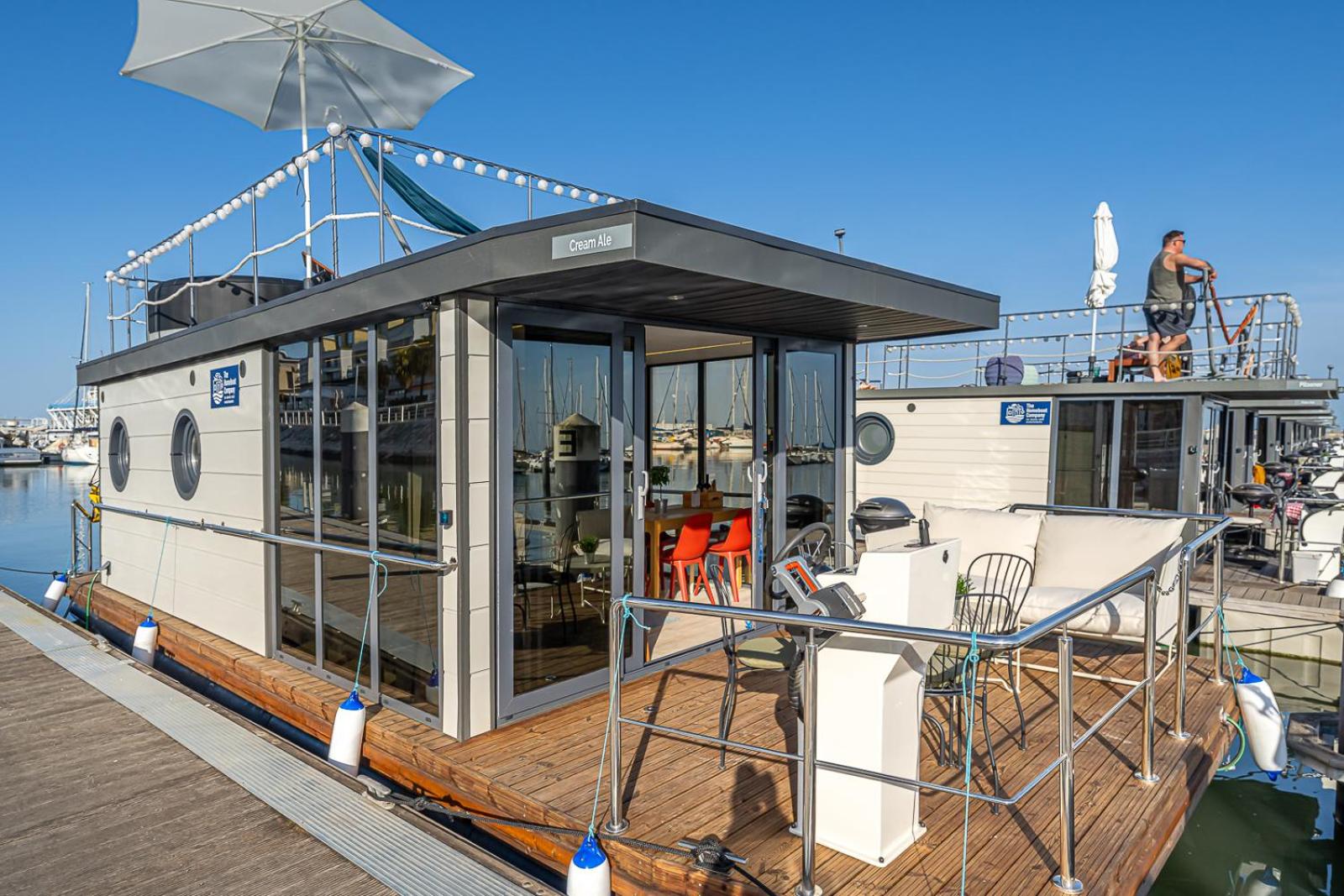 Two Cabin Boat - Photo 31