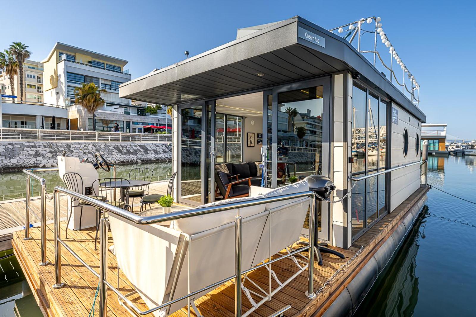 Two Cabin Boat - Photo 37