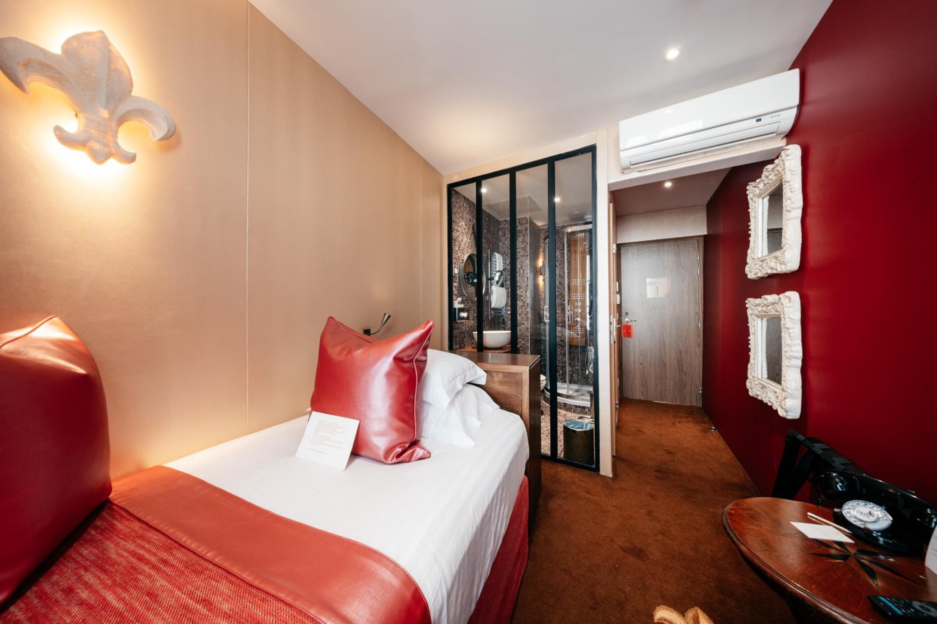 Single Room photo 2