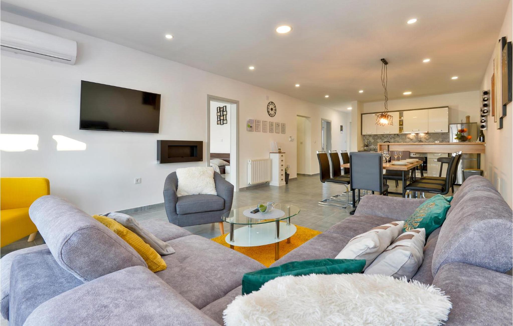 Seven-Bedroom Holiday Home