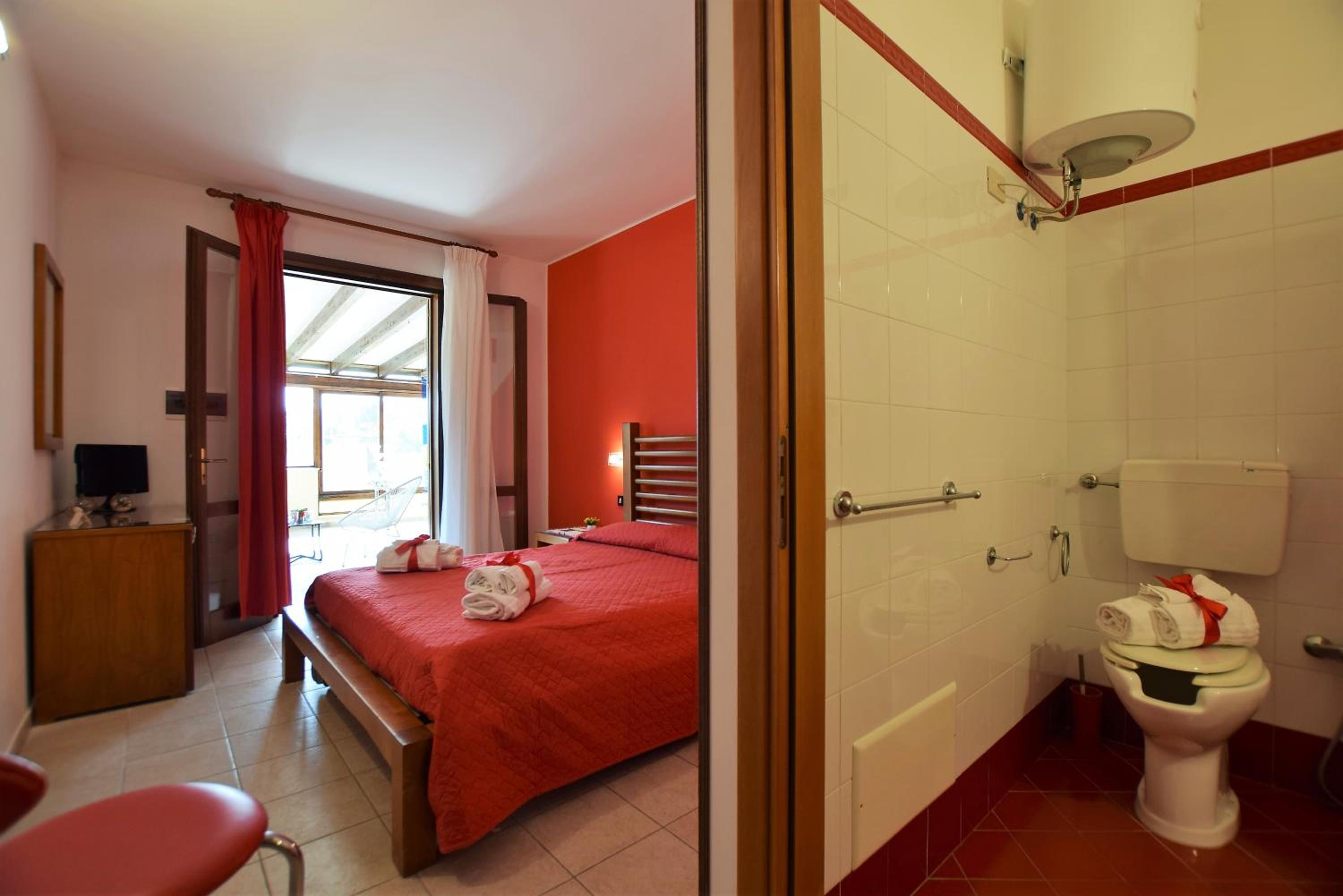 Economy Double Room photo 1