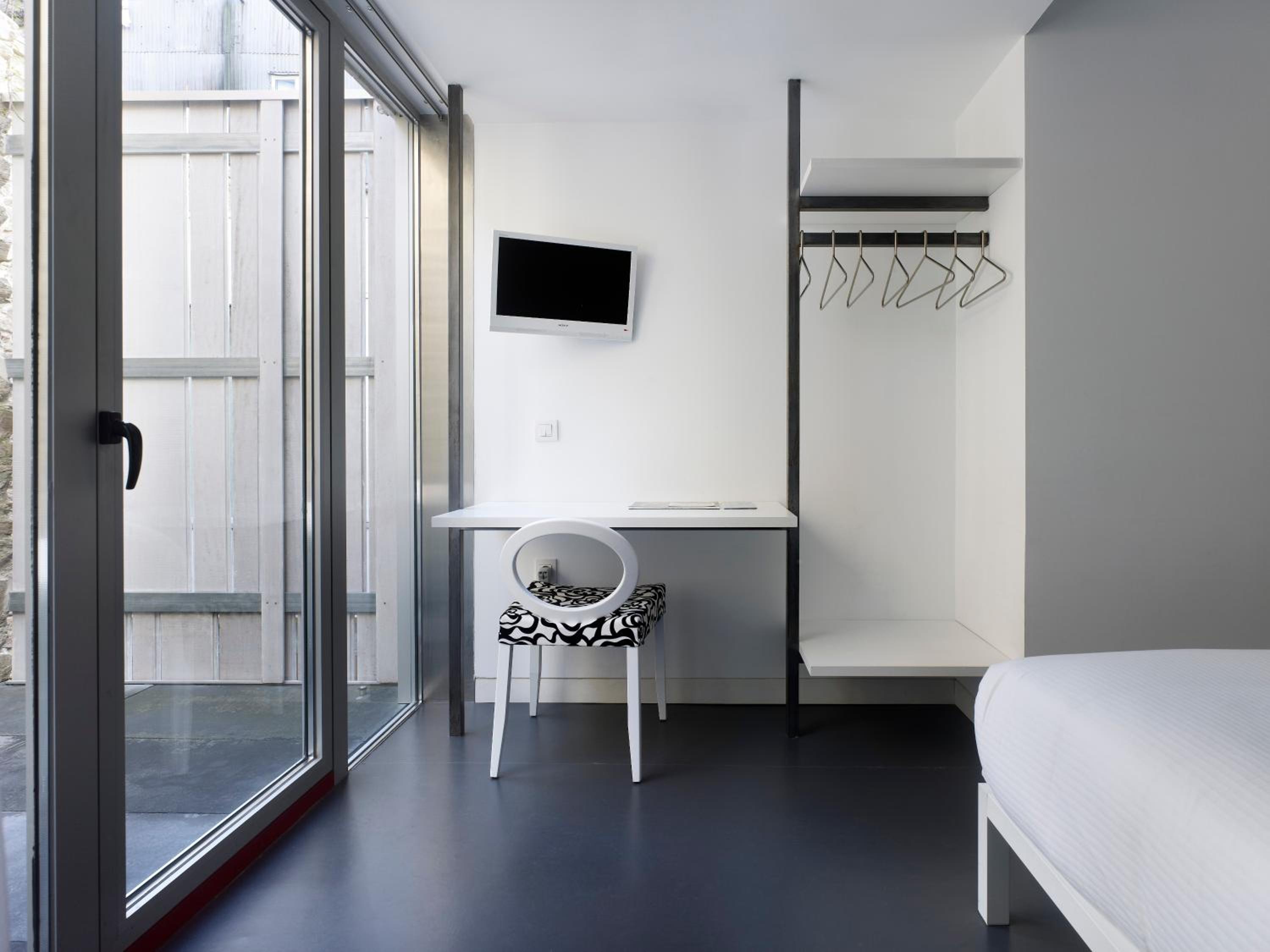 Double Room with Bath - Photo 5
