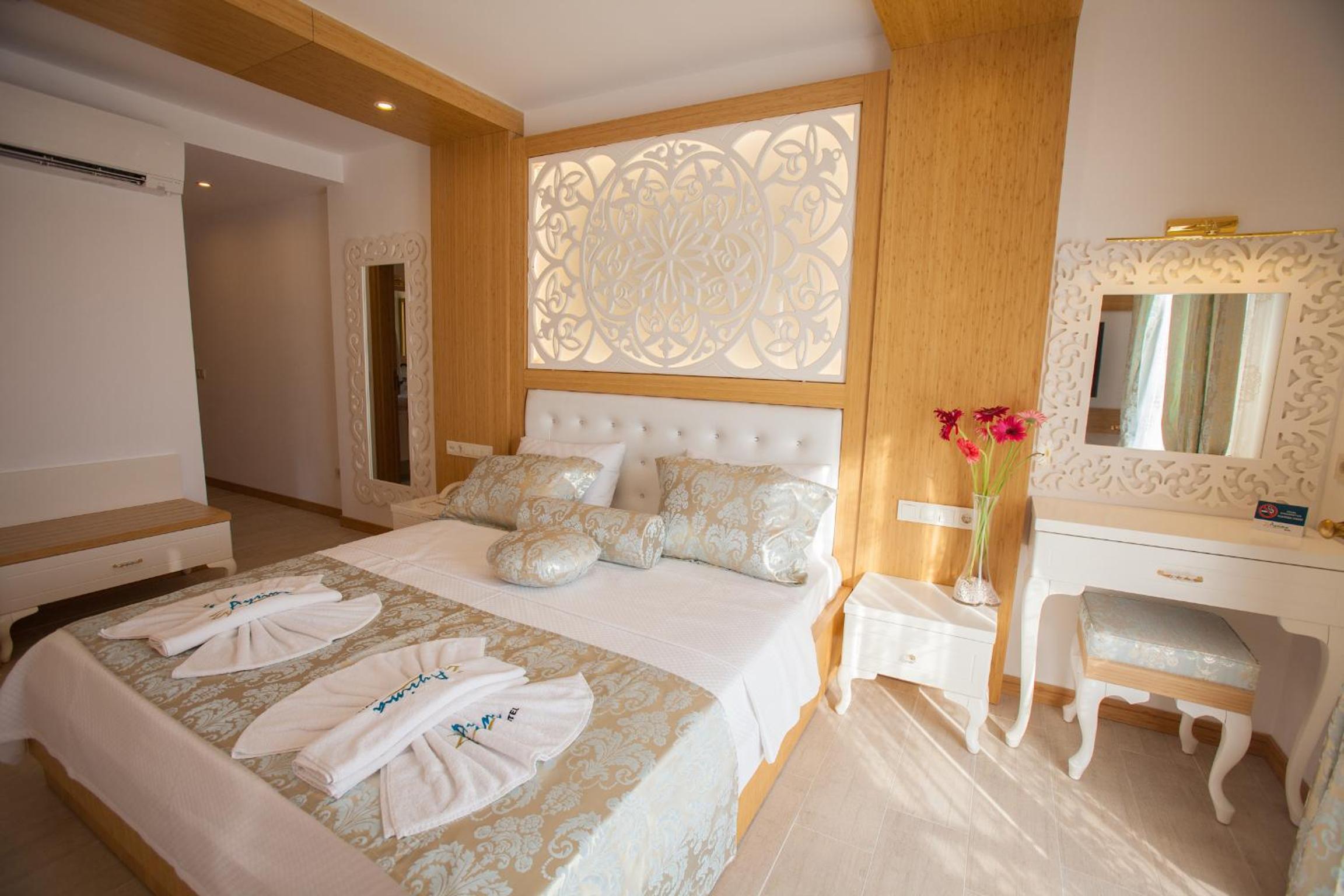 Deluxe Double Room with Sea View photo 2