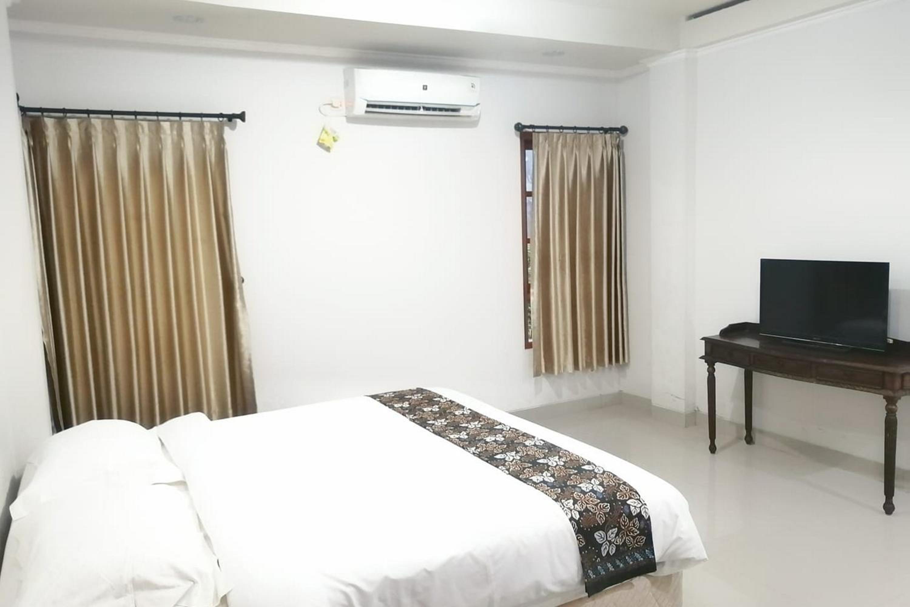 Deluxe Room - Photo 5