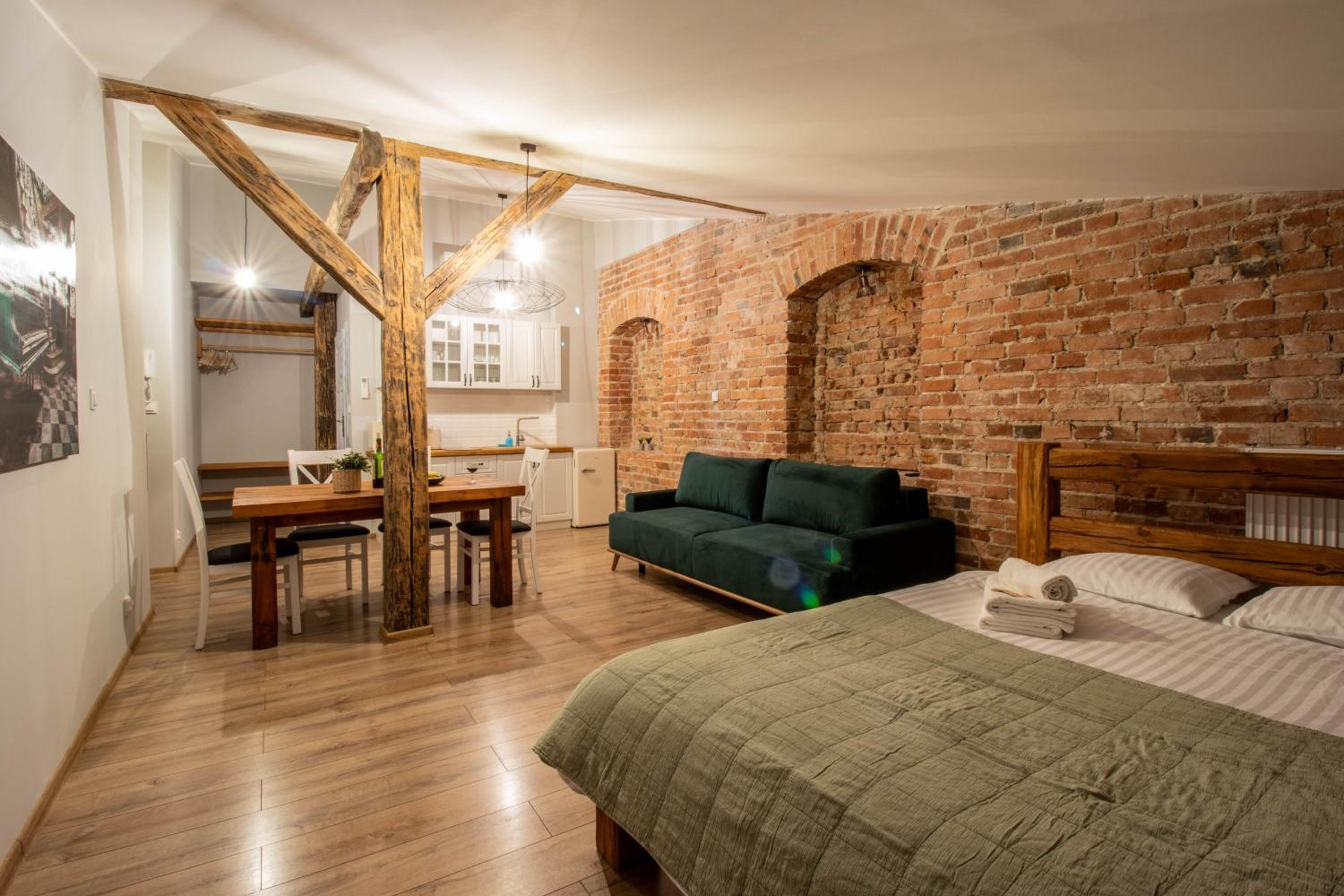 One-Bedroom Apartment - Photo 1
