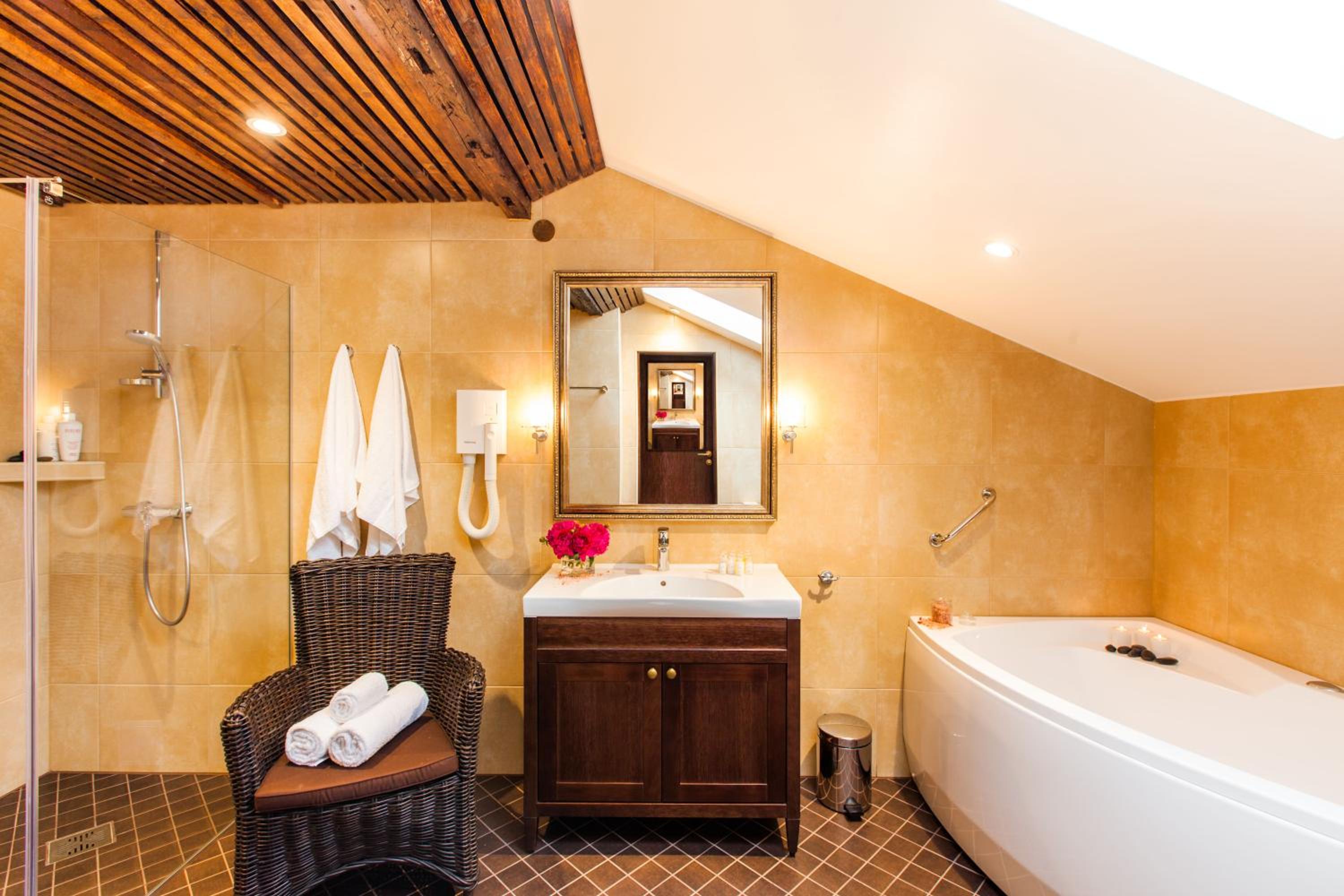 Zen Deluxe Junior Suite with SPA Bath - Photo 8