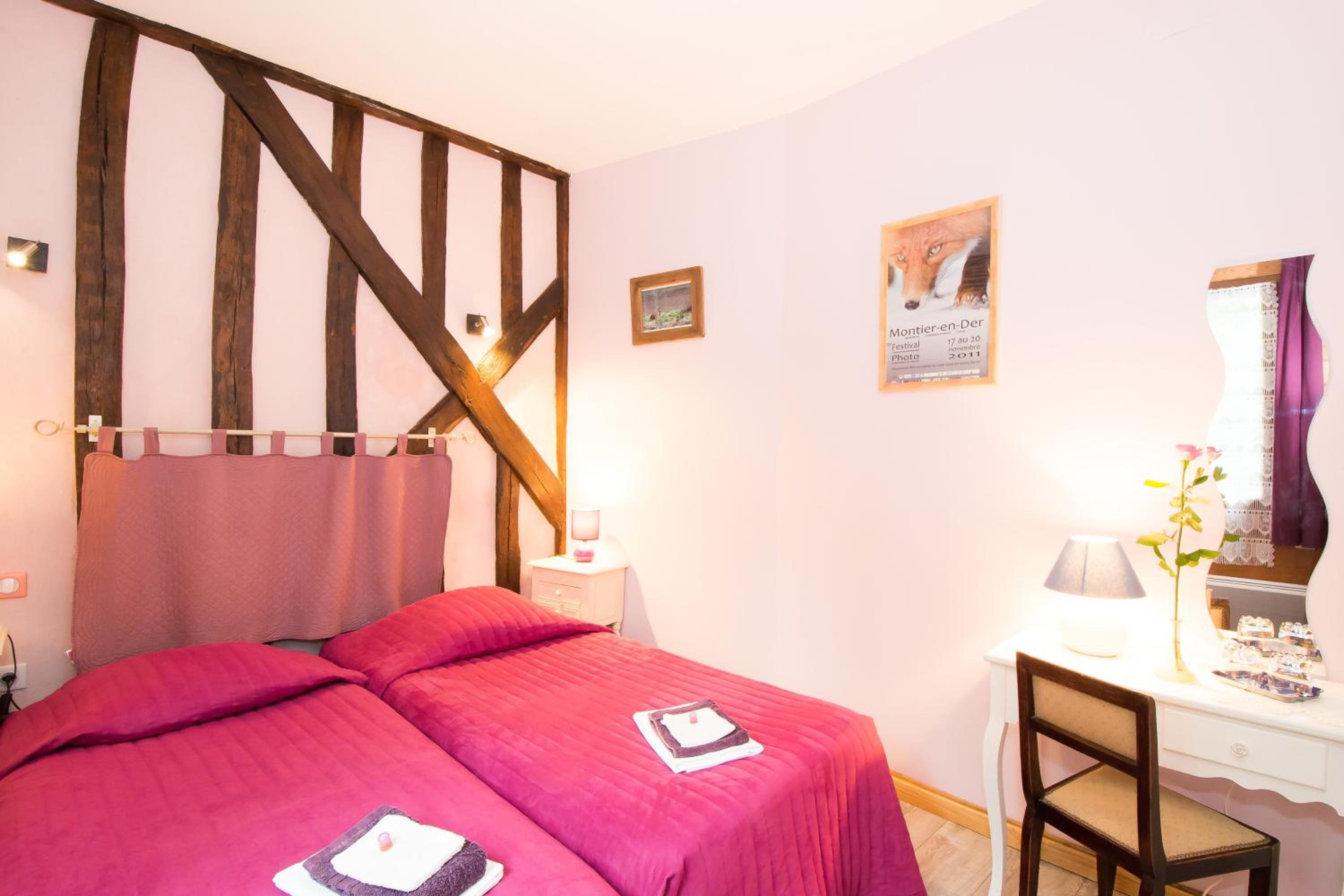 Quadruple Room with Shared Bathroom - Photo 19