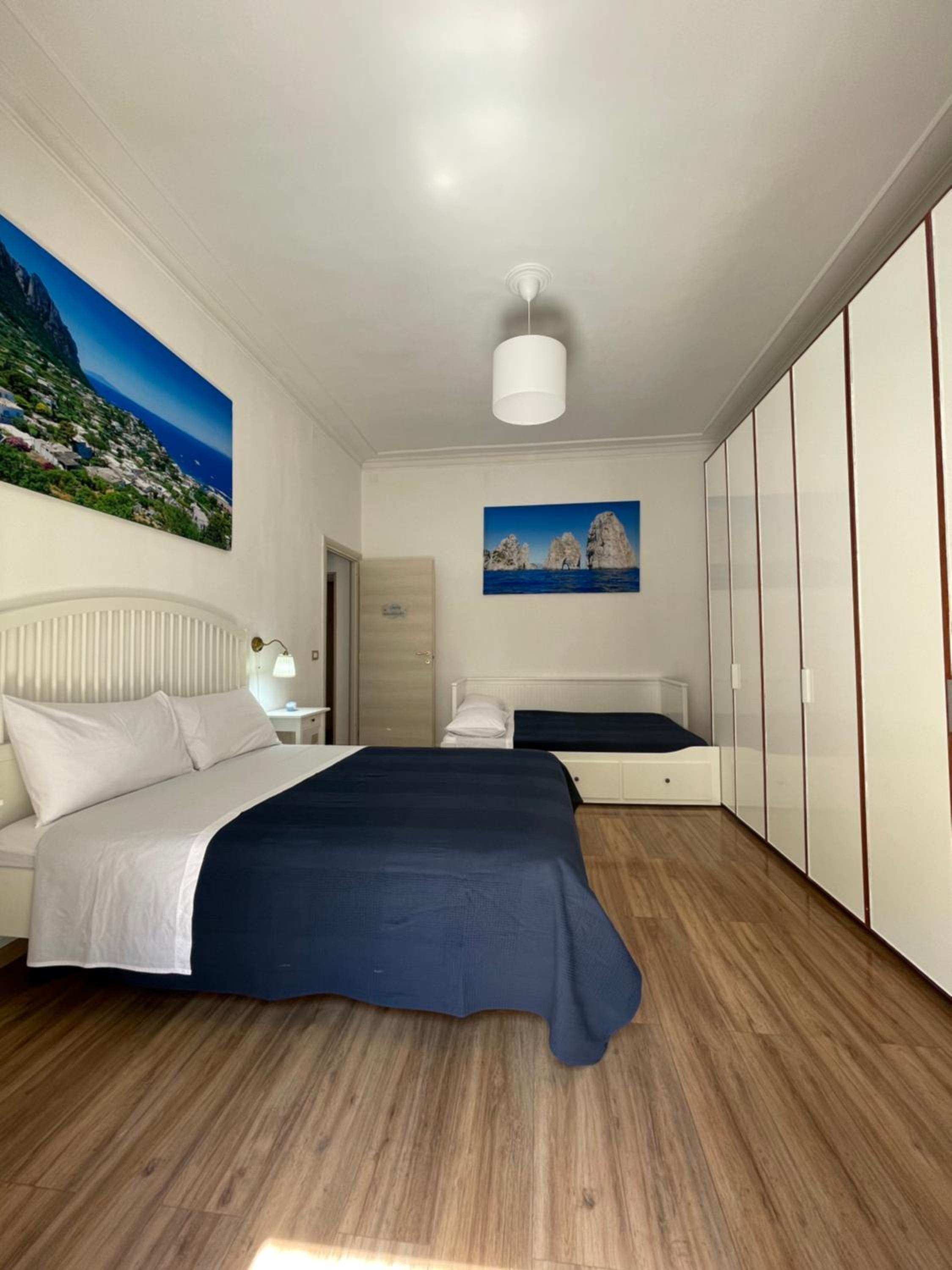 Double Room with Balcony - Photo 4