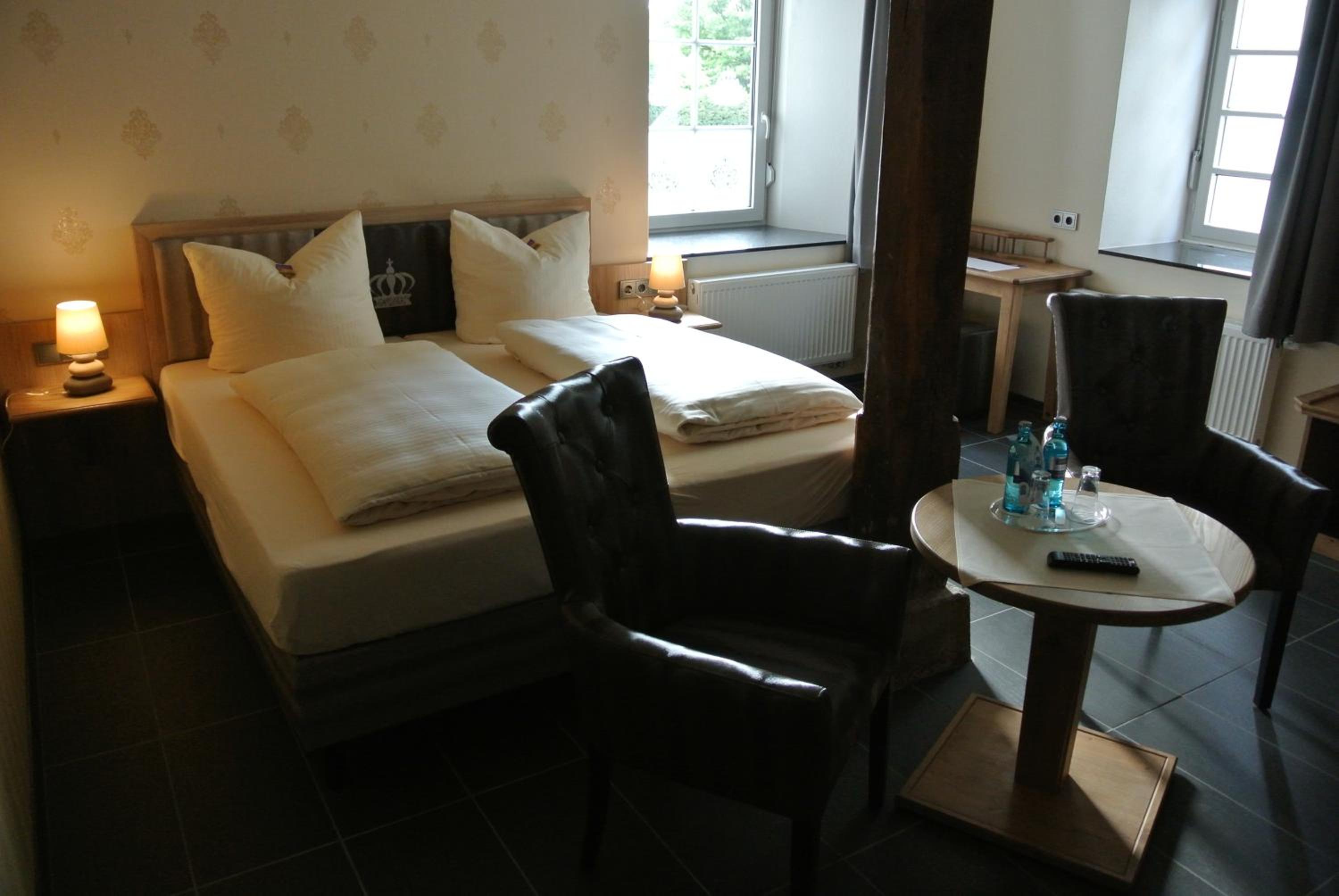 Large Double Room - Photo 1