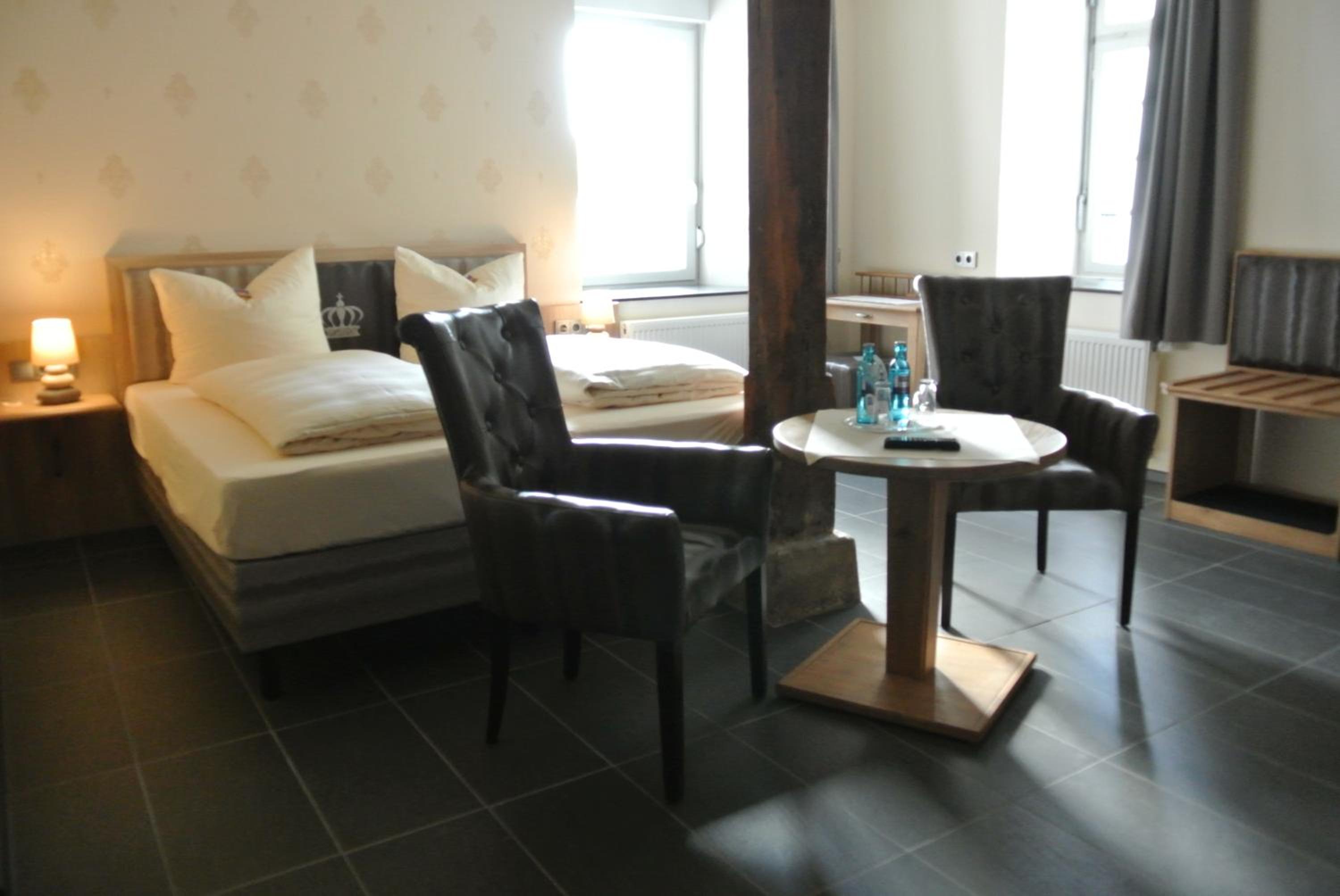 Large Double Room - Photo 2