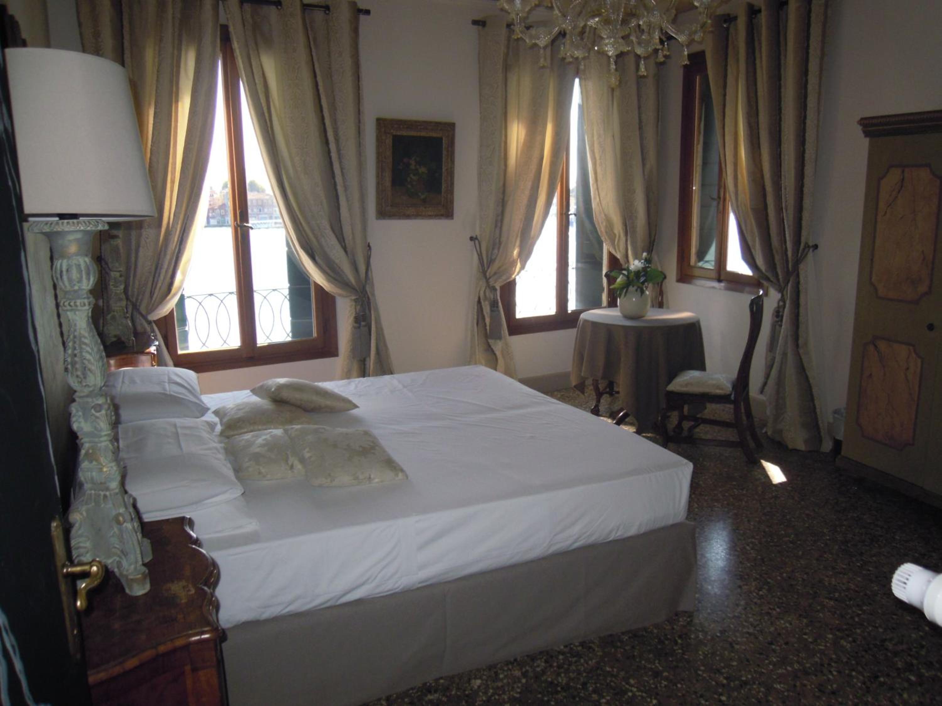Junior Suite with Canal View photo 2