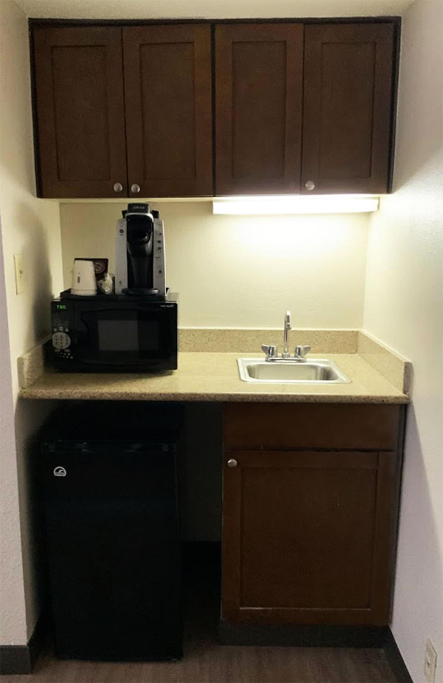 Deluxe King Room - Mobility Access/Non-Smoking - Photo 2
