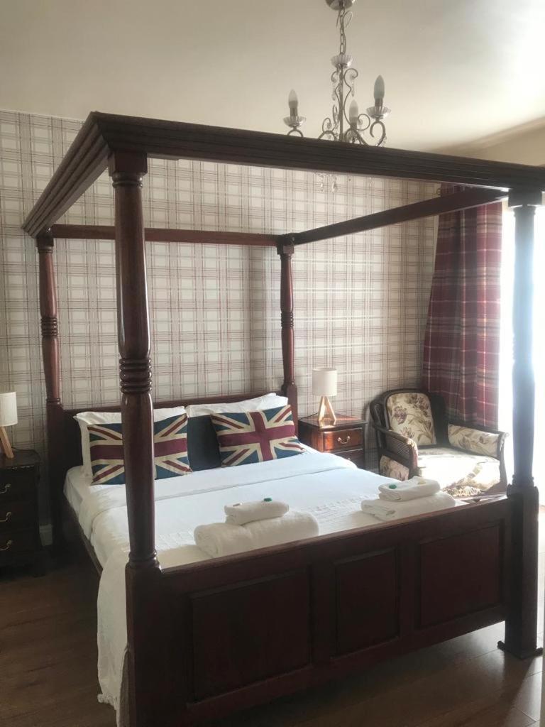 Superior Double Room with Four Poster Bed photo 1
