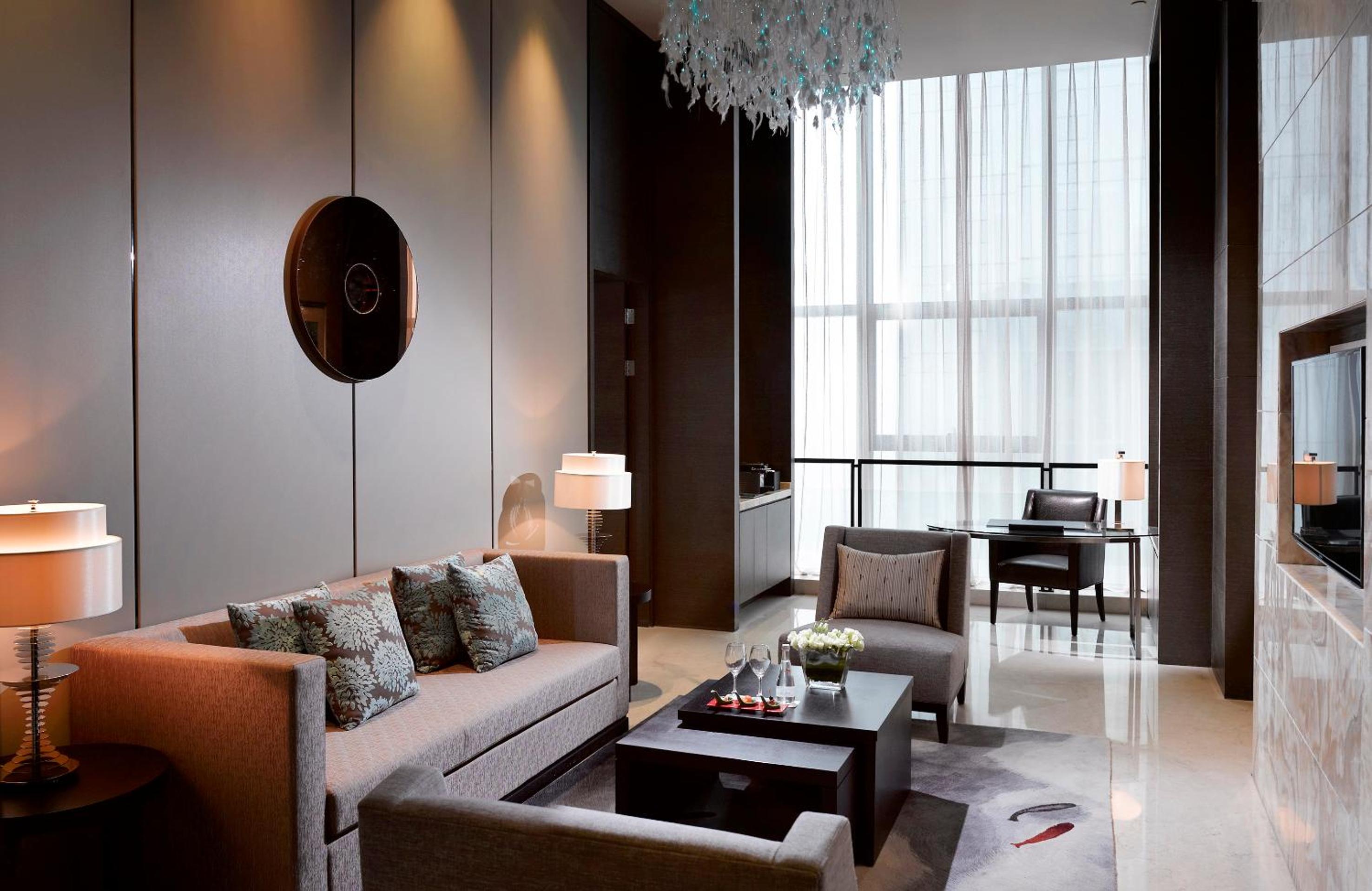 Business Suite The Level