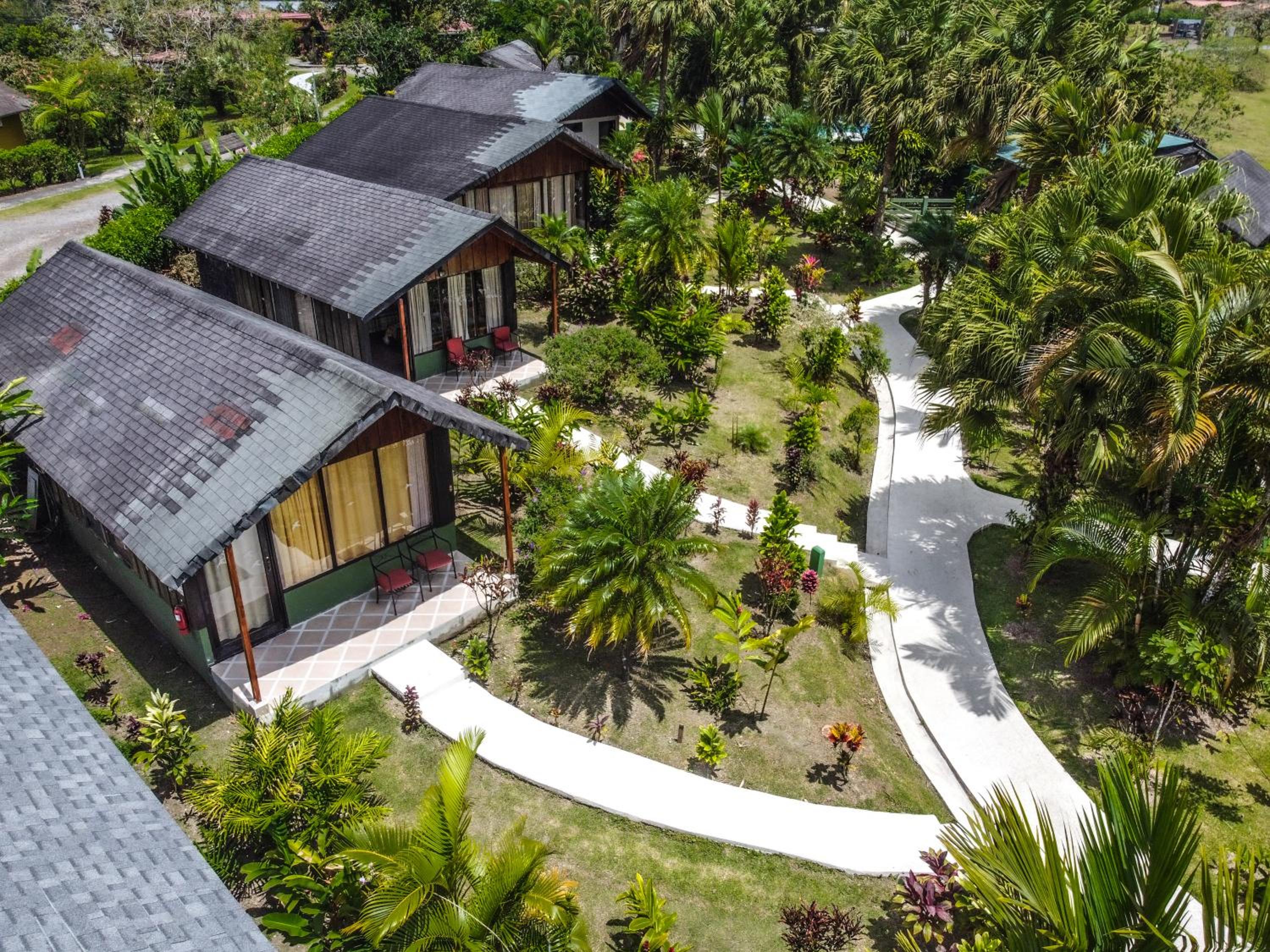 Bungalow with Garden View - Photo 4