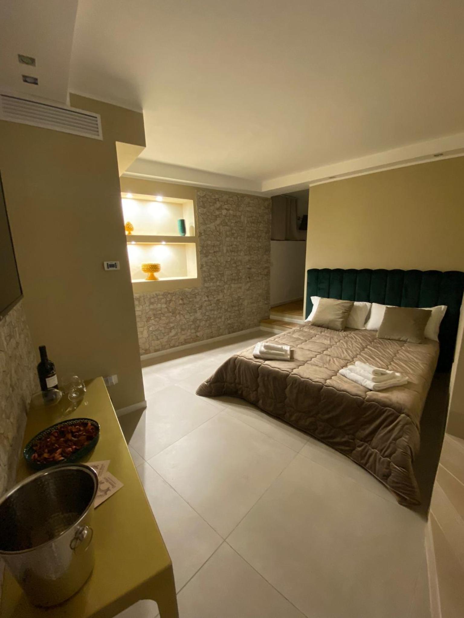 King Room with Spa Bath - Photo 10
