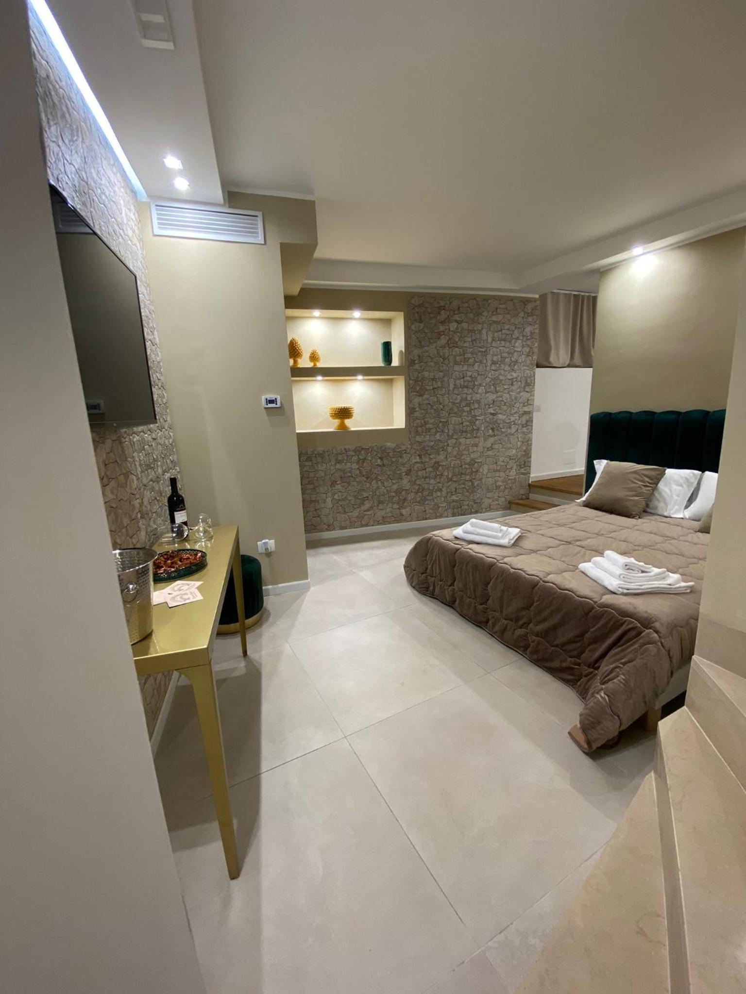 King Room with Spa Bath - Photo 9