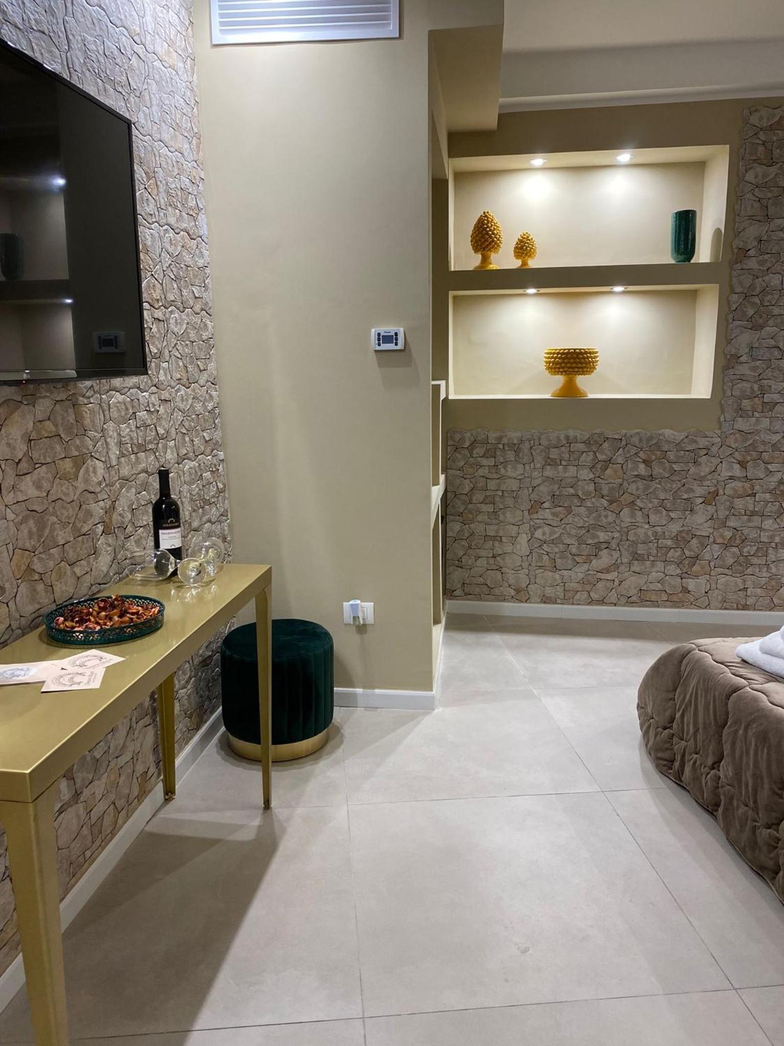 King Room with Spa Bath - Photo 3