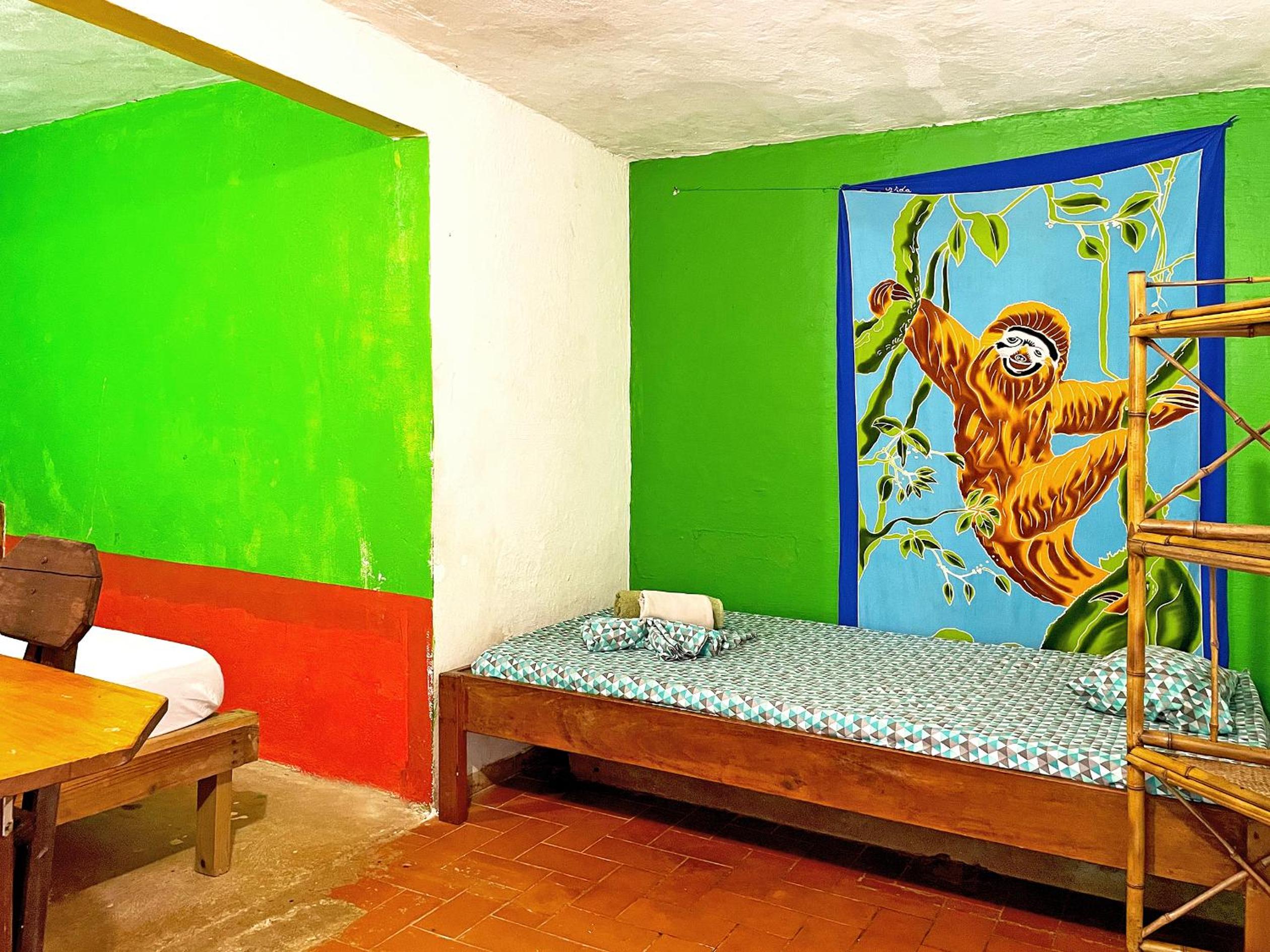 Wirtschaftszimmer mit Gemeinschaftsbad