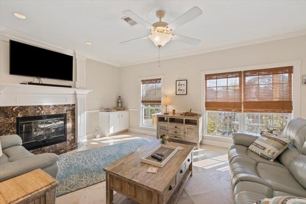 Four-Bedroom House photo 1
