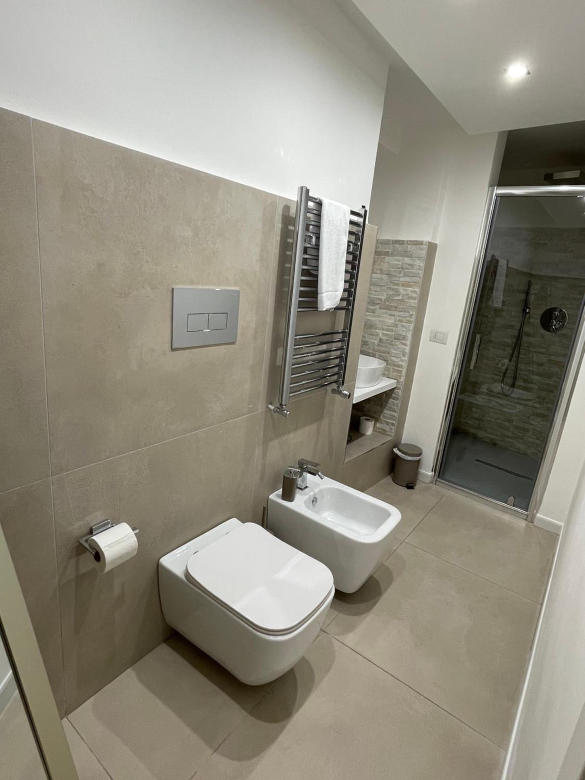 King Room with Spa Bath - Photo 33