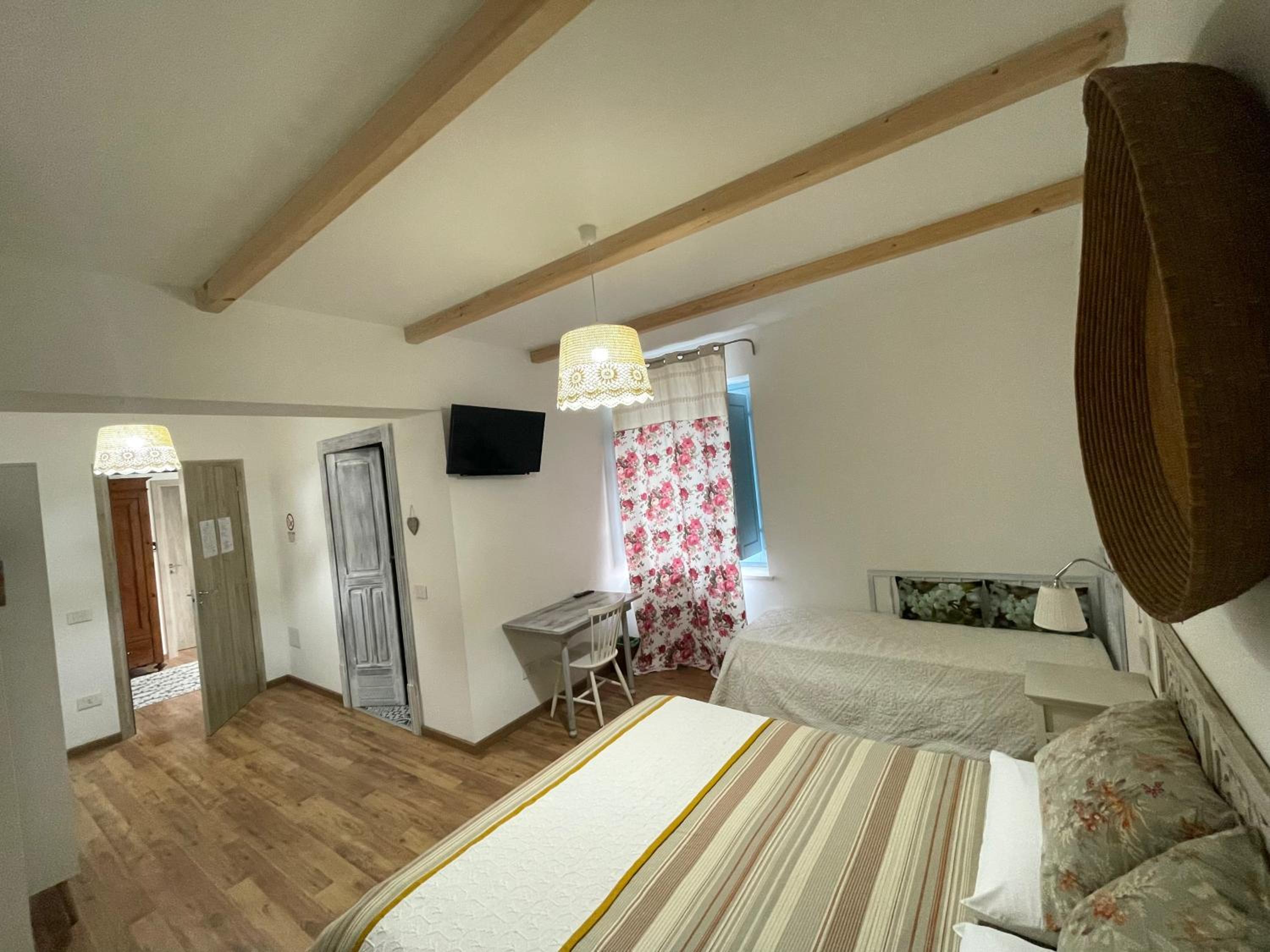 Triple Room with Private Bathroom photo 2