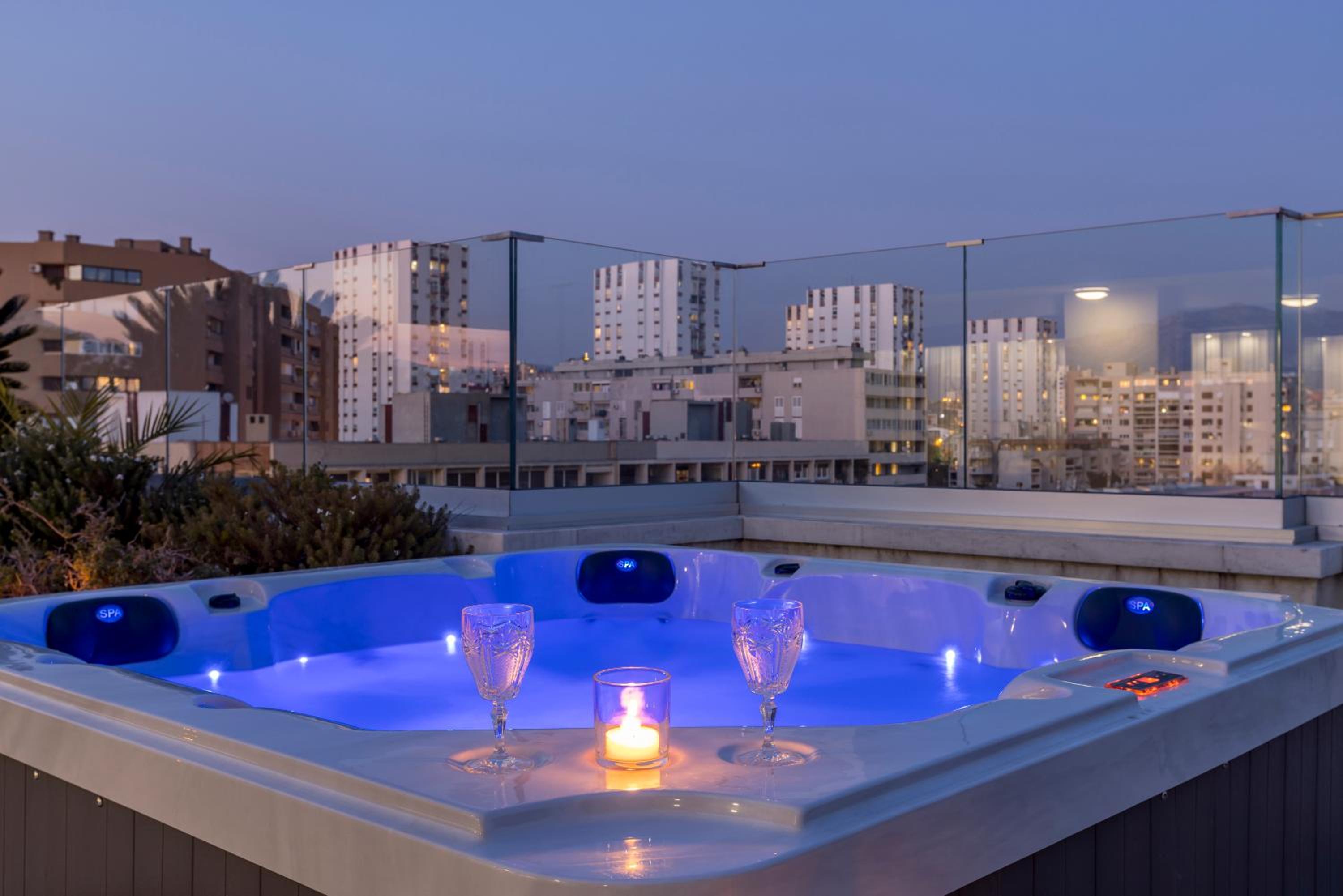 Penthouse Apartment - Photo 25