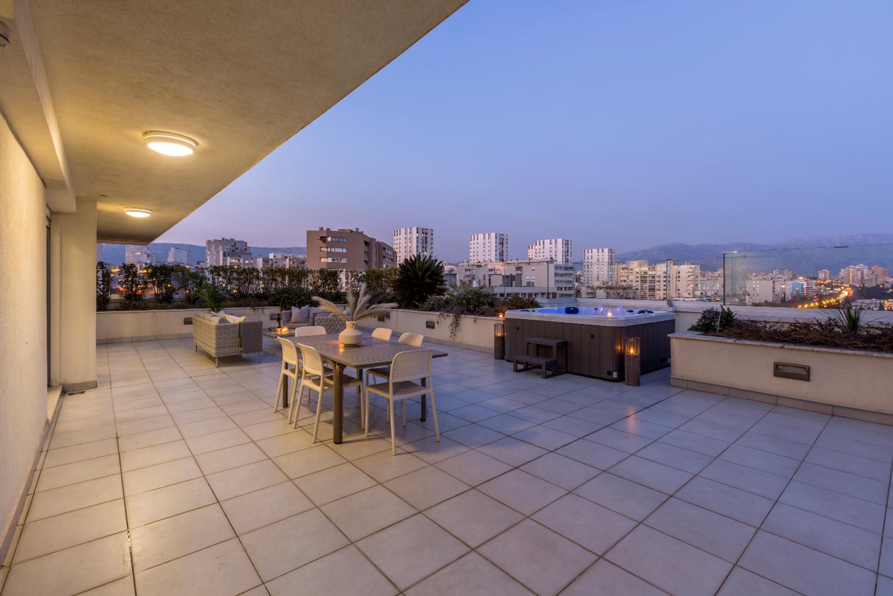 Penthouse Apartment - Photo 9
